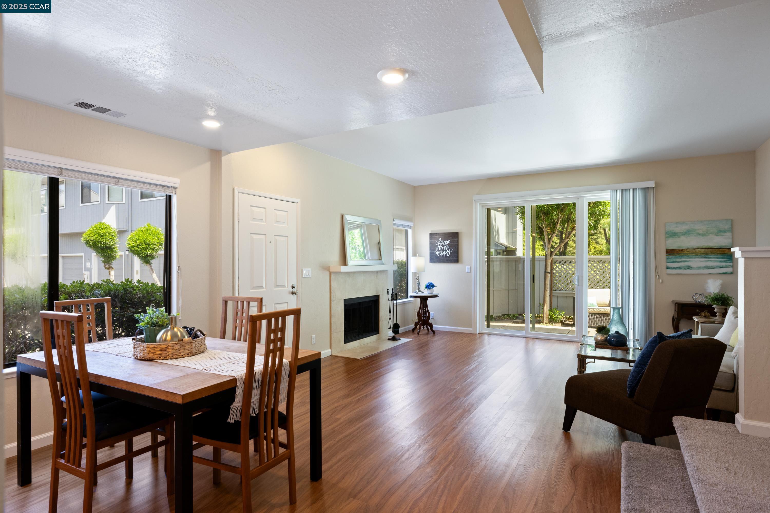 Photo #4: 41097603 Listing: Photo #4