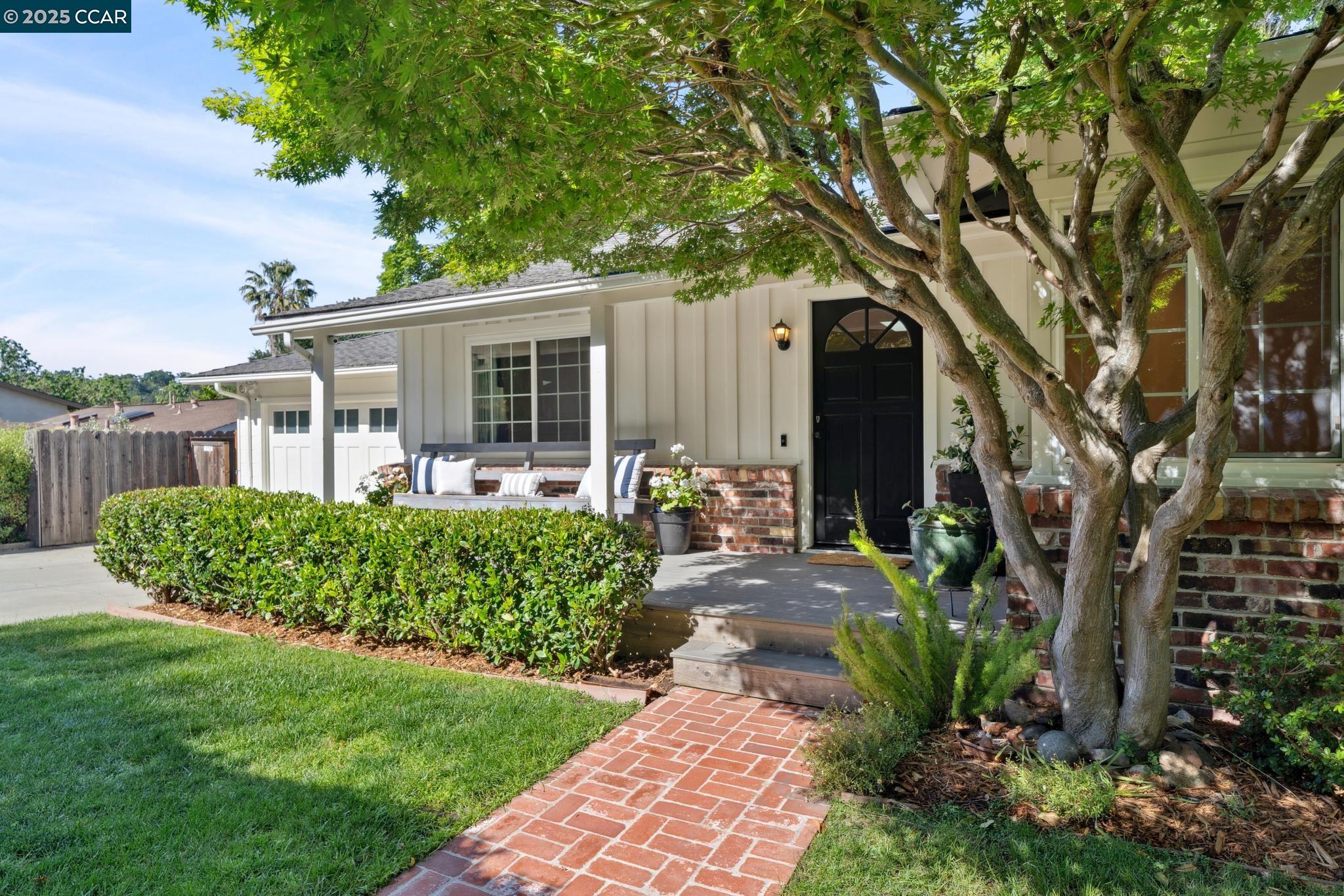 Detail Gallery Image 1 of 1 For 1069 Carol Ln, Lafayette,  CA 94549 - 3 Beds | 2 Baths