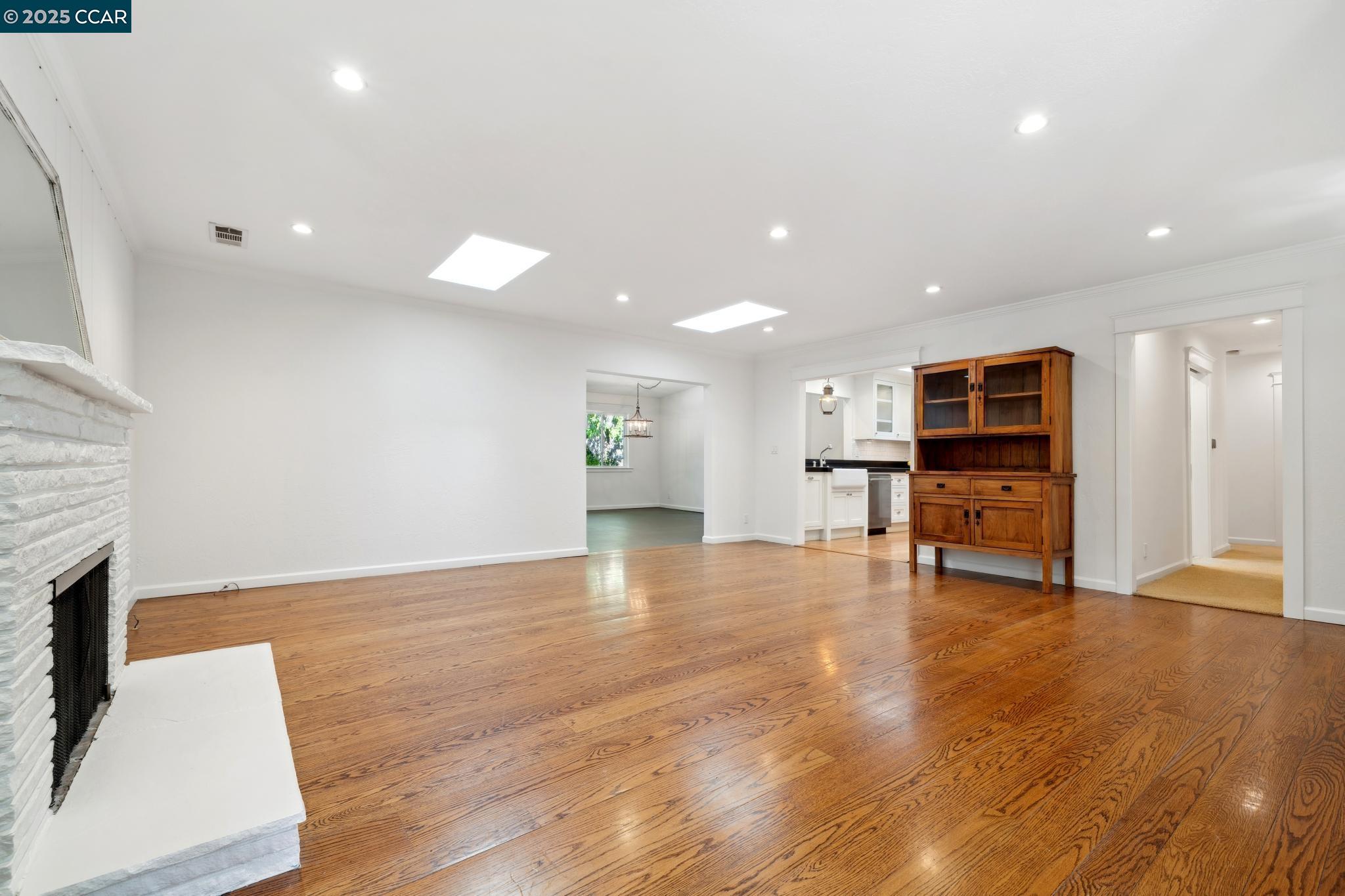 Detail Gallery Image 2 of 16 For 1069 Carol Ln, Lafayette,  CA 94549 - 3 Beds | 2 Baths