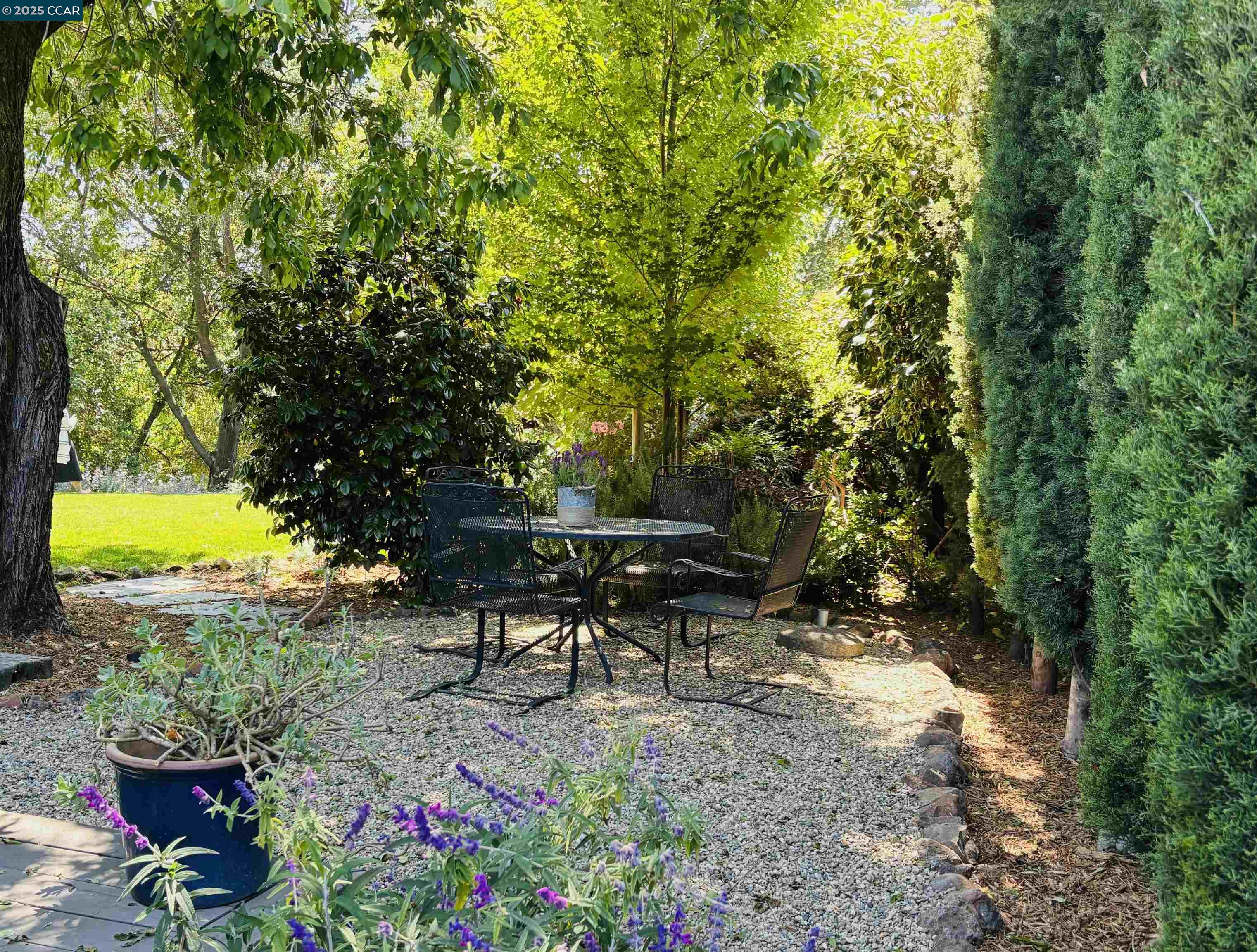 Detail Gallery Image 14 of 16 For 1069 Carol Ln, Lafayette,  CA 94549 - 3 Beds | 2 Baths