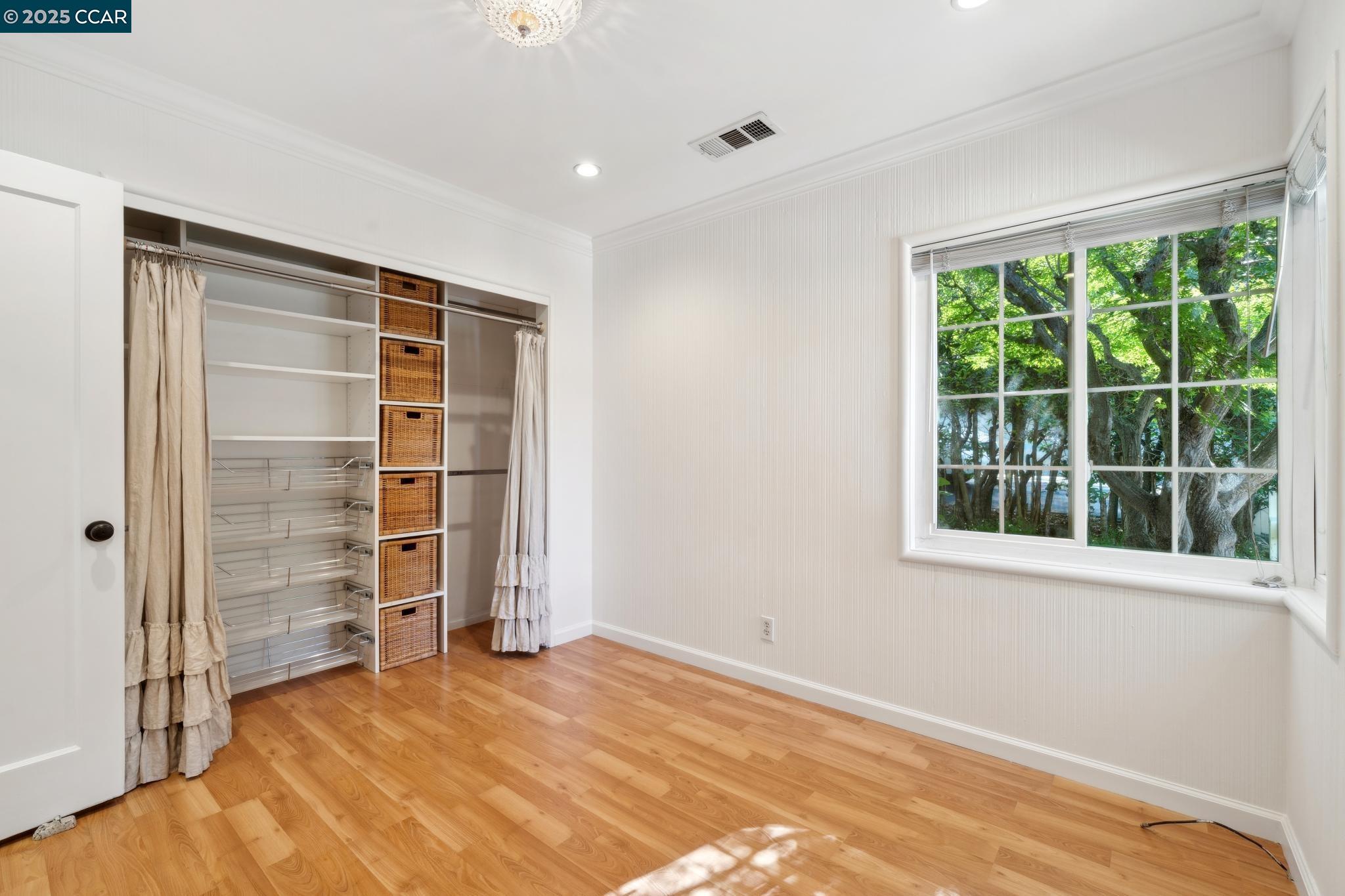 Detail Gallery Image 5 of 16 For 1069 Carol Ln, Lafayette,  CA 94549 - 3 Beds | 2 Baths