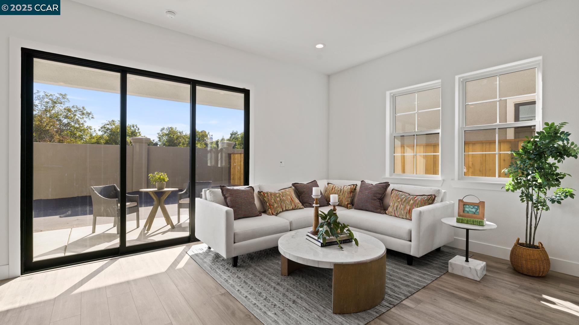 Detail Gallery Image 3 of 33 For 1569 Granite Place, Tracy,  CA 95377 - 2 Beds | 2 Baths