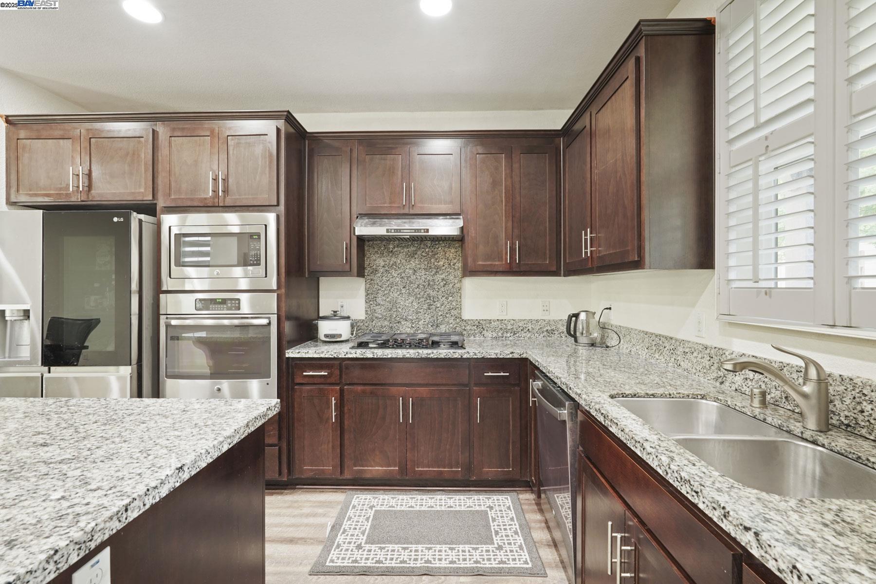 Detail Gallery Image 12 of 50 For 1025 S Fowler Ln, Mountain House,  CA 95391 - 4 Beds | 3 Baths