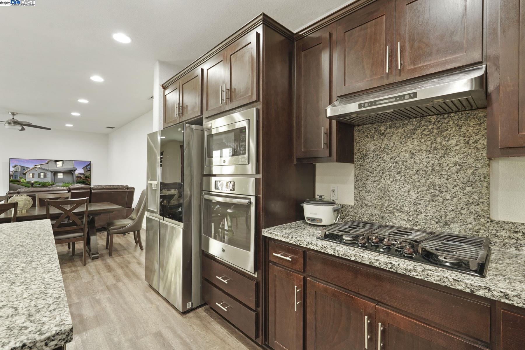 Detail Gallery Image 13 of 50 For 1025 S Fowler Ln, Mountain House,  CA 95391 - 4 Beds | 3 Baths