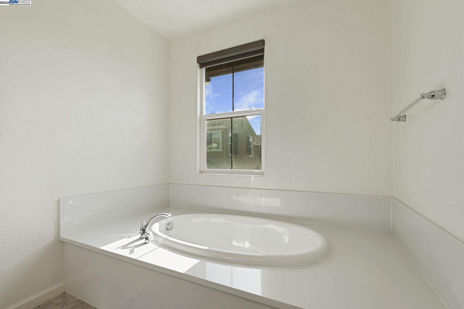 Detail Gallery Image 17 of 50 For 1025 S Fowler Ln, Mountain House,  CA 95391 - 4 Beds | 3 Baths