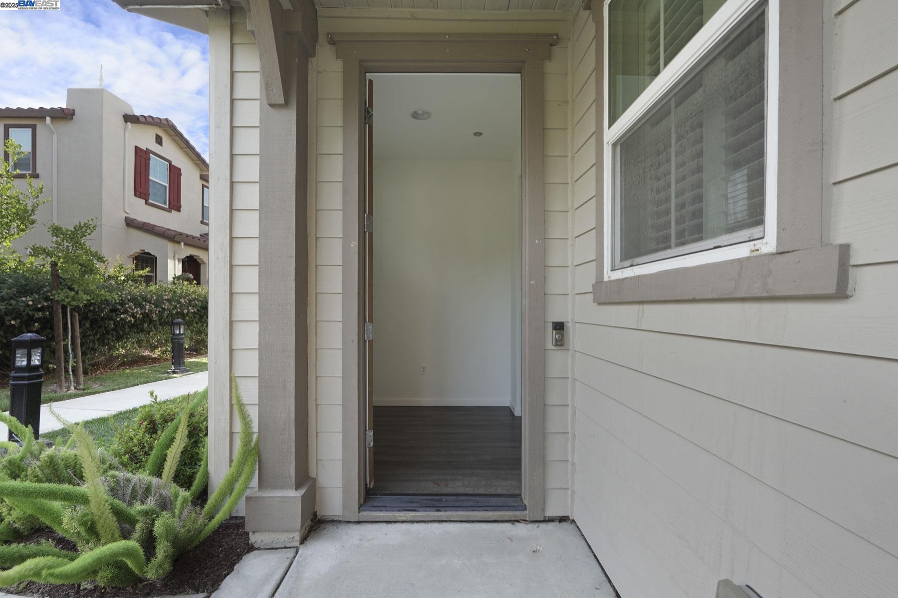 Detail Gallery Image 7 of 50 For 1025 S Fowler Ln, Mountain House,  CA 95391 - 4 Beds | 3 Baths