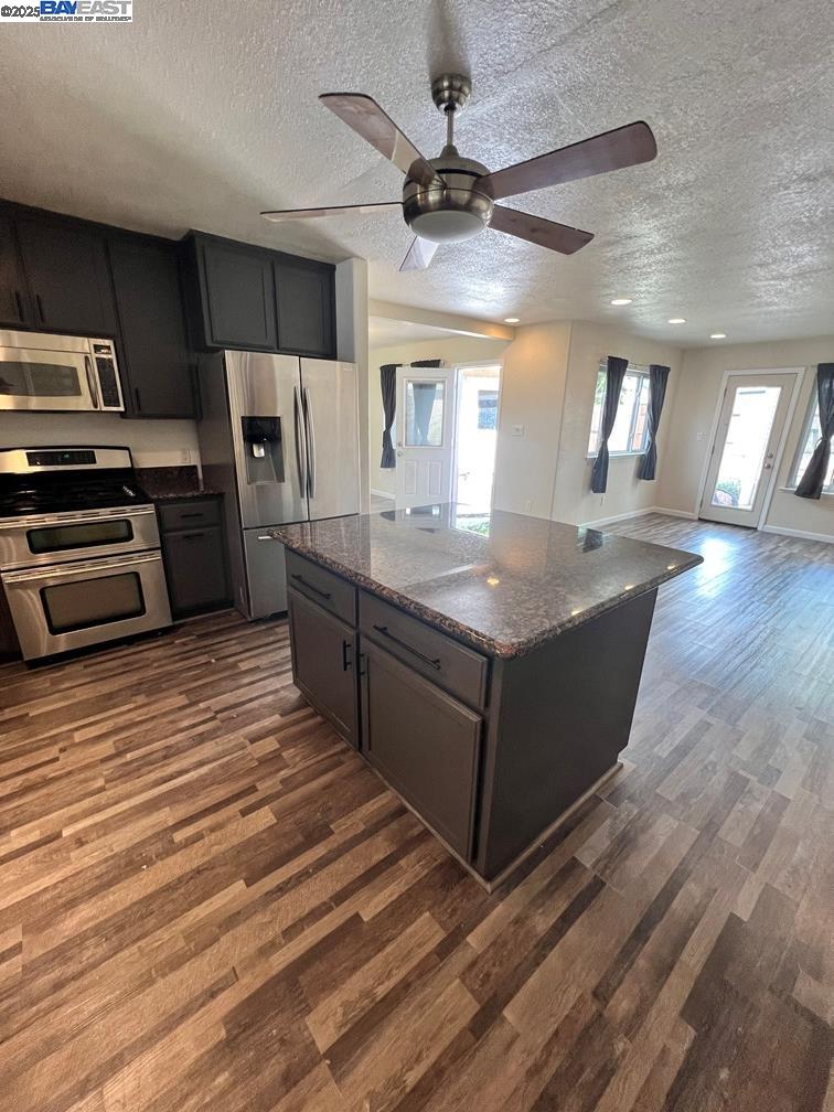 Detail Gallery Image 9 of 23 For 3240 Ardenridge Dr, Sacramento,  CA 95864 - 3 Beds | 2 Baths