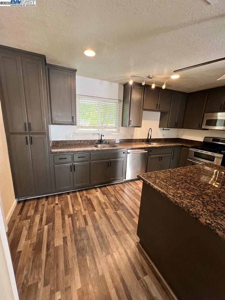 Detail Gallery Image 10 of 23 For 3240 Ardenridge Dr, Sacramento,  CA 95864 - 3 Beds | 2 Baths
