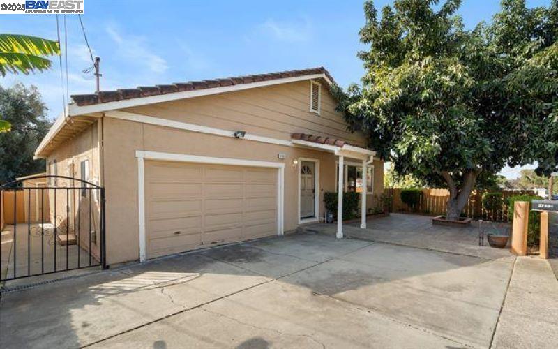 Detail Gallery Image 2 of 35 For 37391 Mission Blvd, Fremont,  CA 94536 - 4 Beds | 2 Baths