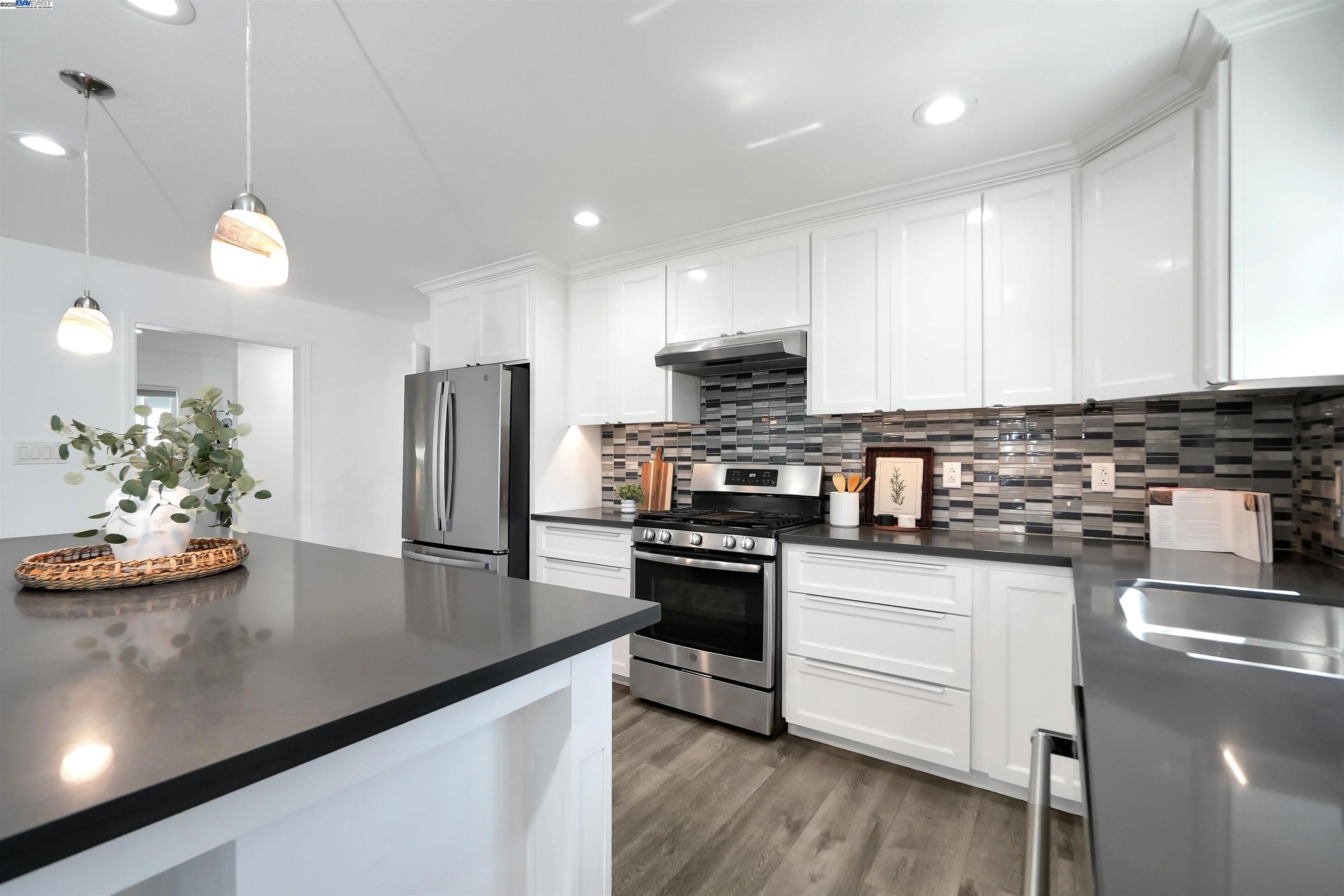 Detail Gallery Image 5 of 60 For 3254 Keith Ave, Castro Valley,  CA 94546 - – Beds | – Baths
