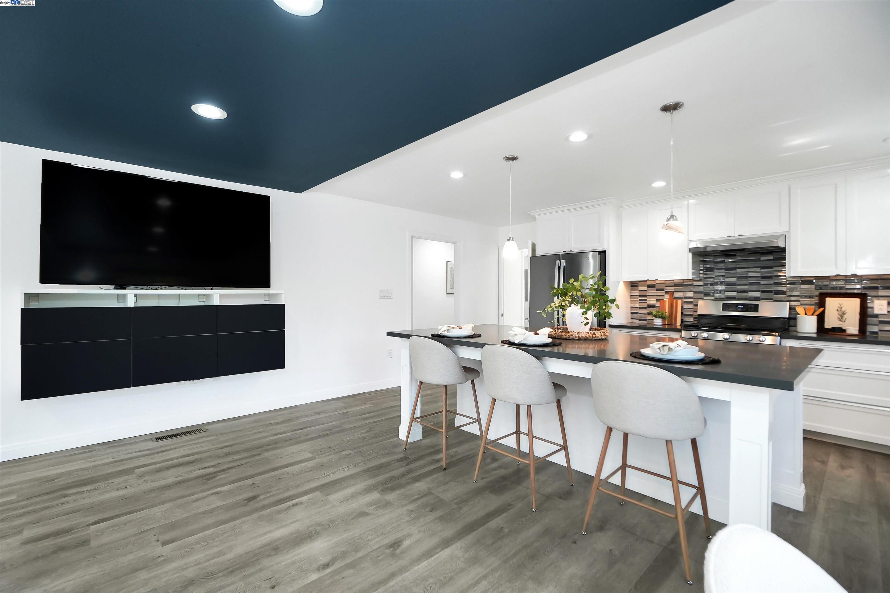 Detail Gallery Image 8 of 60 For 3254 Keith Ave, Castro Valley,  CA 94546 - – Beds | – Baths