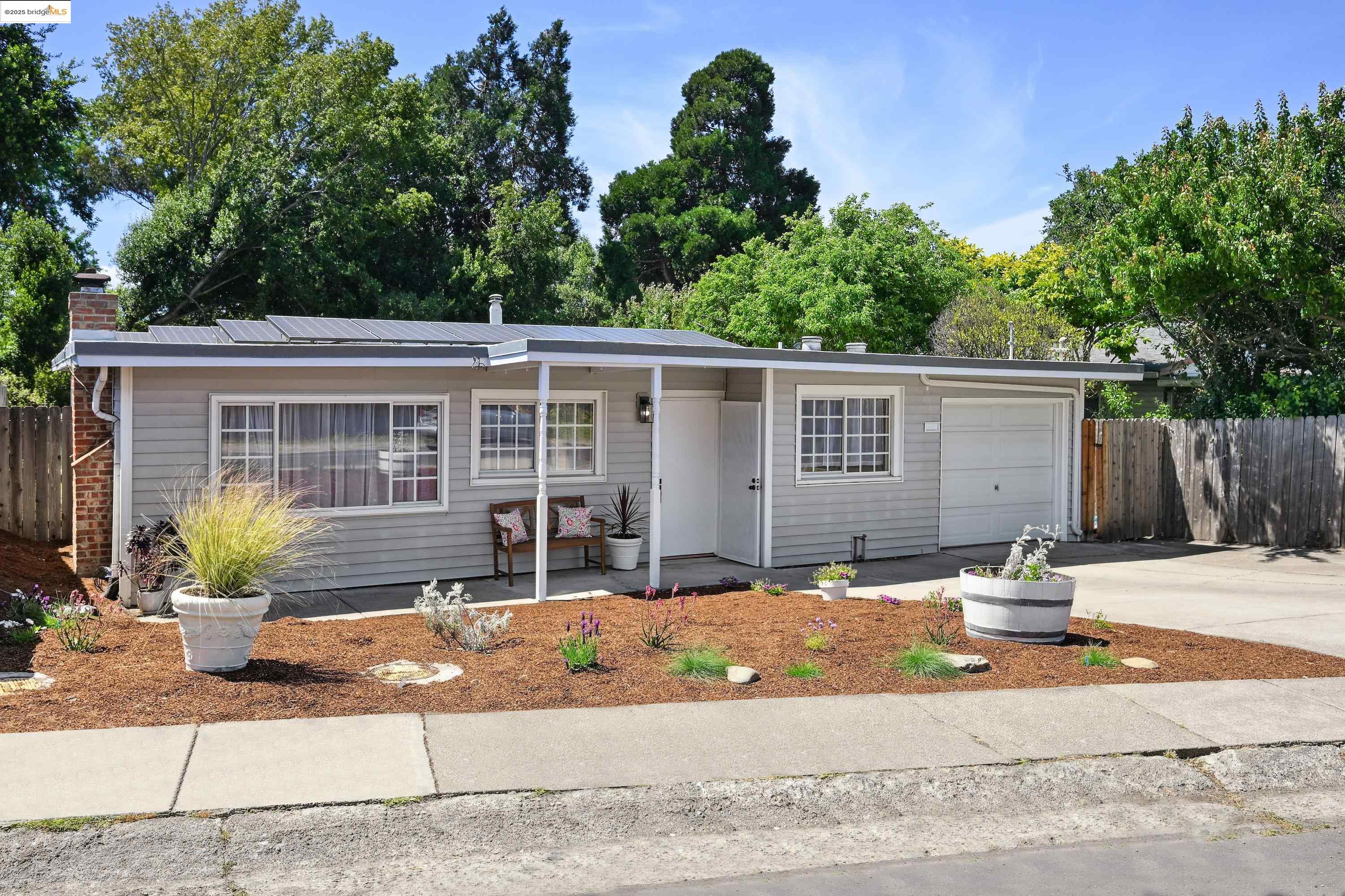 Detail Gallery Image 1 of 34 For 4125 Miflin Ave, El Sobrante,  CA 94803-2798 - 3 Beds | 2 Baths