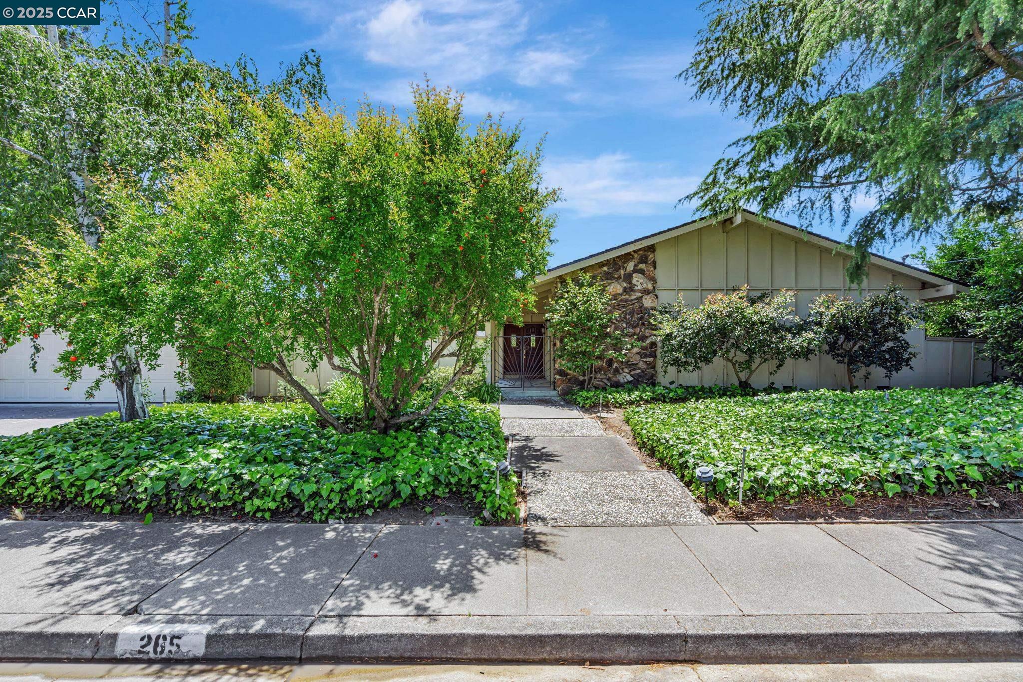 Detail Gallery Image 2 of 42 For 265 Dover Dr, Walnut Creek,  CA 94598 - 4 Beds | 2 Baths