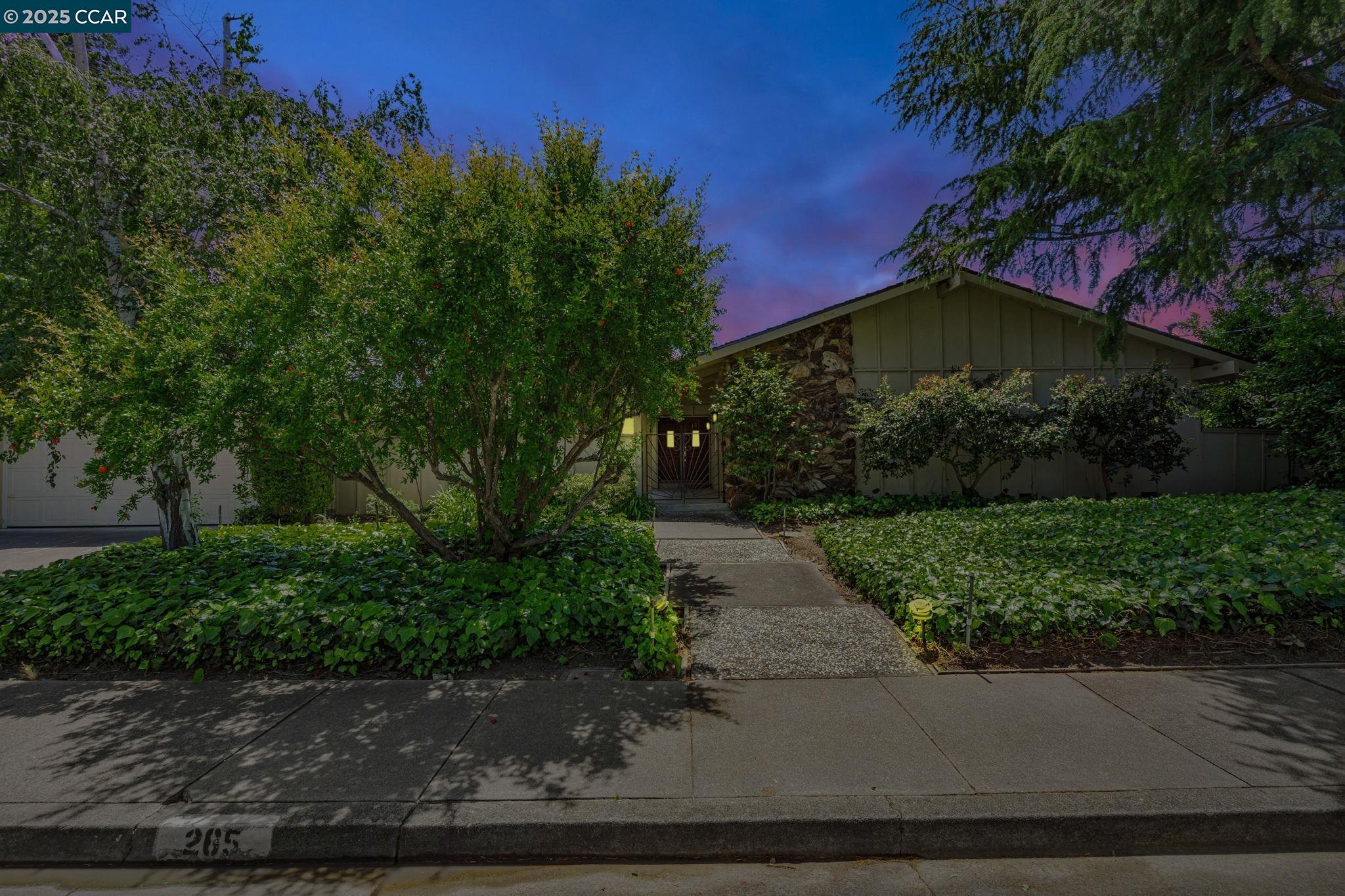 Detail Gallery Image 2 of 43 For 265 Dover Dr, Walnut Creek,  CA 94598 - 4 Beds | 2 Baths