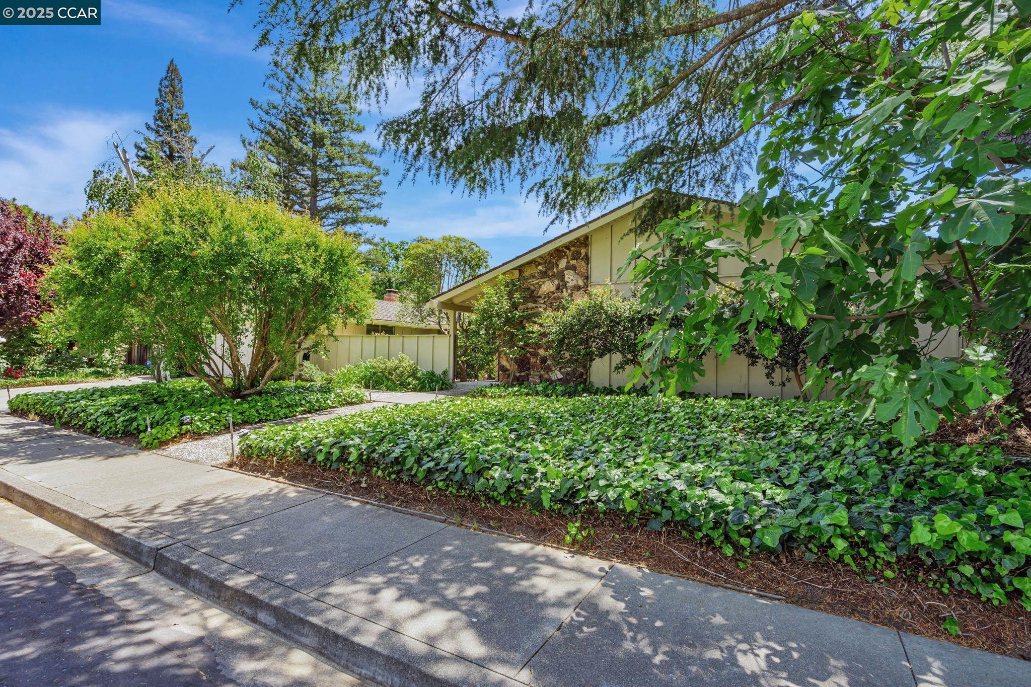 Detail Gallery Image 4 of 42 For 265 Dover Dr, Walnut Creek,  CA 94598 - 4 Beds | 2 Baths
