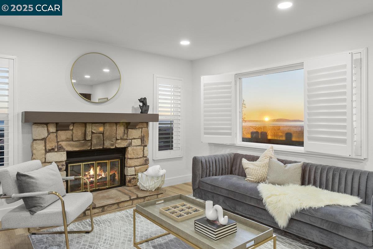 Detail Gallery Image 14 of 54 For 27167 Belfast Lane, Hayward,  CA 94542 - 4 Beds | 2 Baths