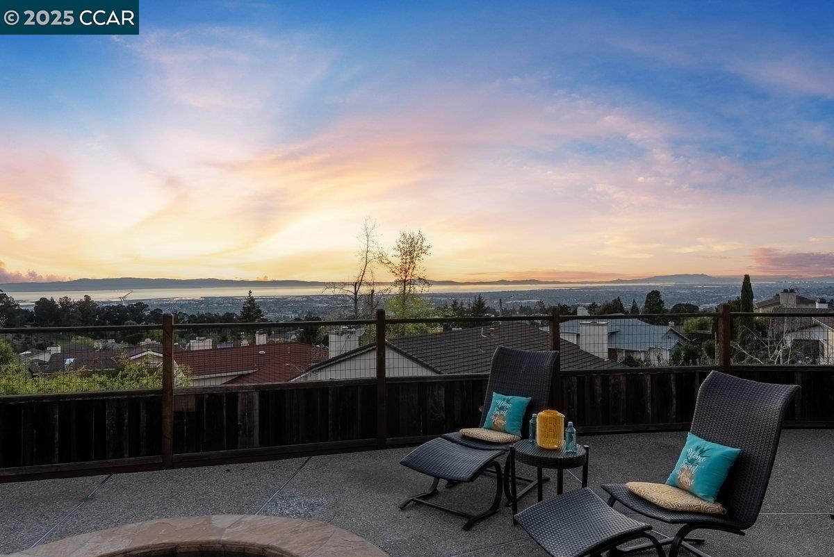 Detail Gallery Image 4 of 54 For 27167 Belfast Lane, Hayward,  CA 94542 - 4 Beds | 2 Baths