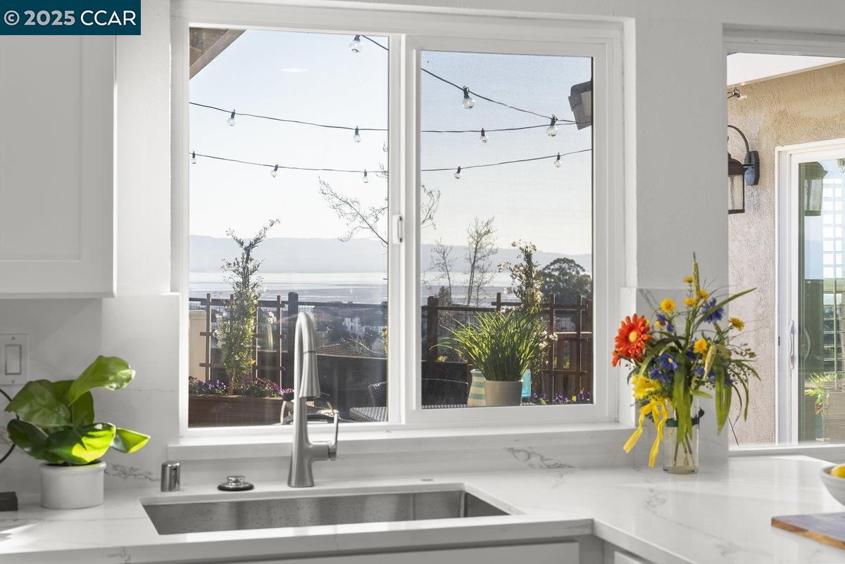 Detail Gallery Image 9 of 54 For 27167 Belfast Lane, Hayward,  CA 94542 - 4 Beds | 2 Baths