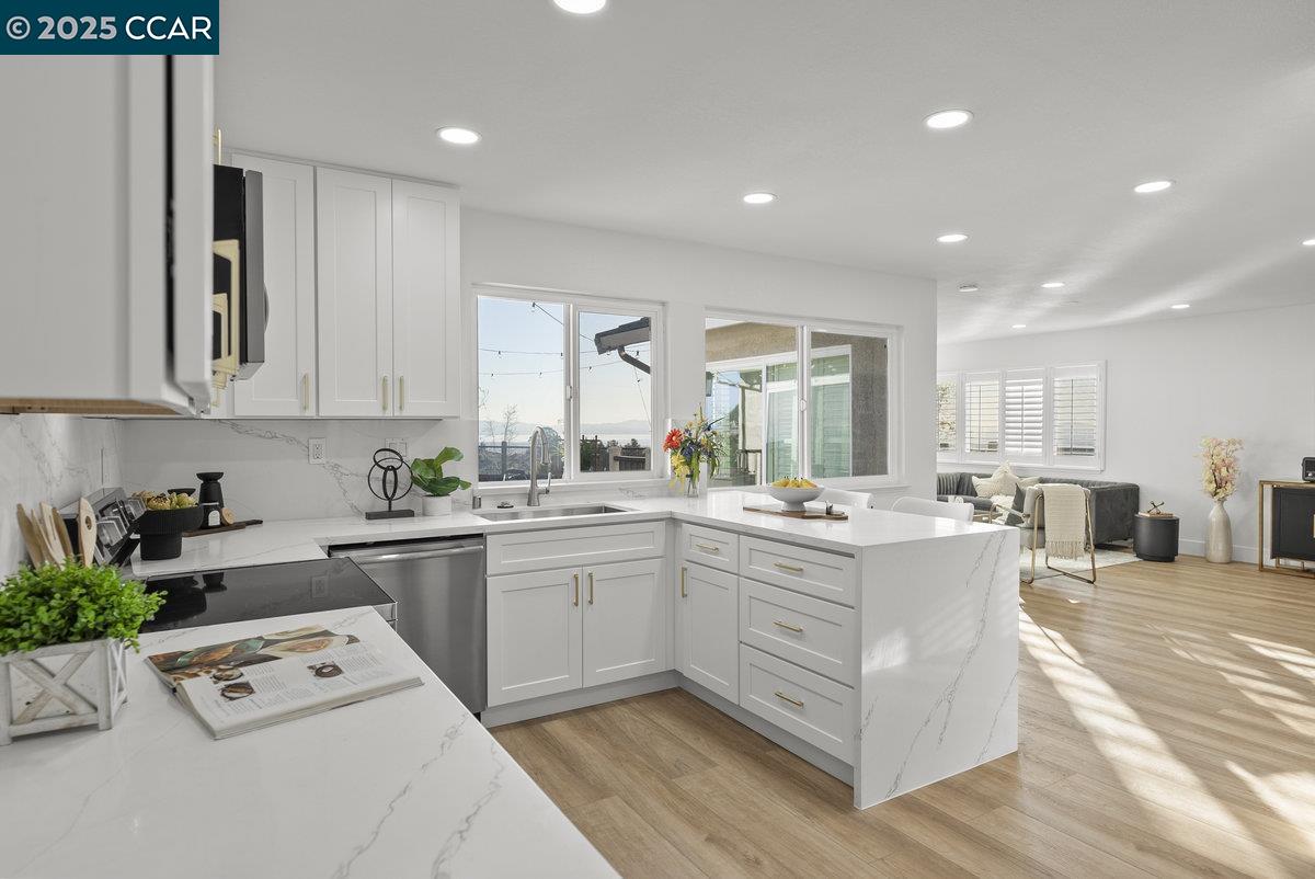 Detail Gallery Image 10 of 54 For 27167 Belfast Lane, Hayward,  CA 94542 - 4 Beds | 2 Baths