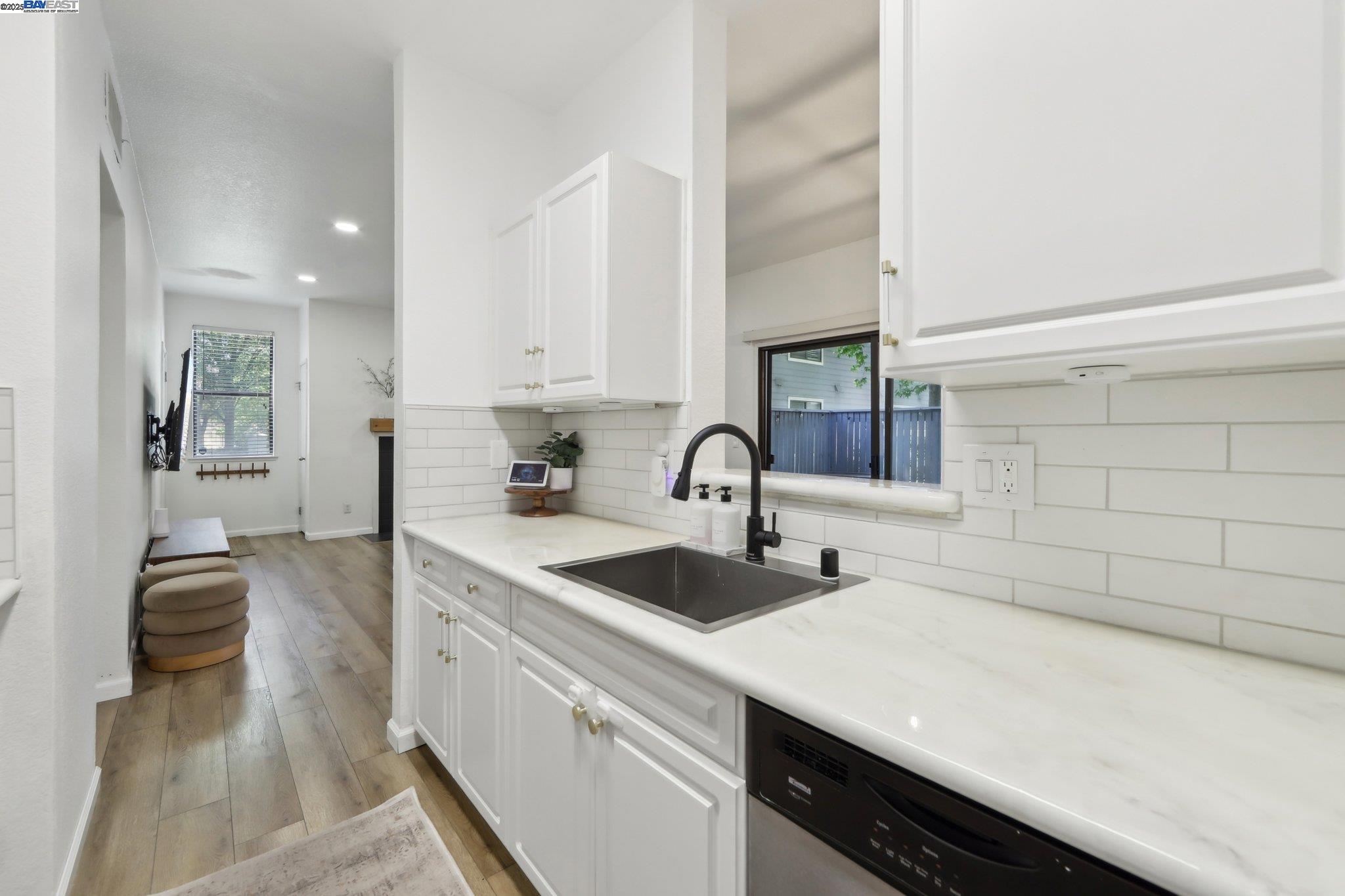 Photo #4: 41097633 Listing: Photo #4