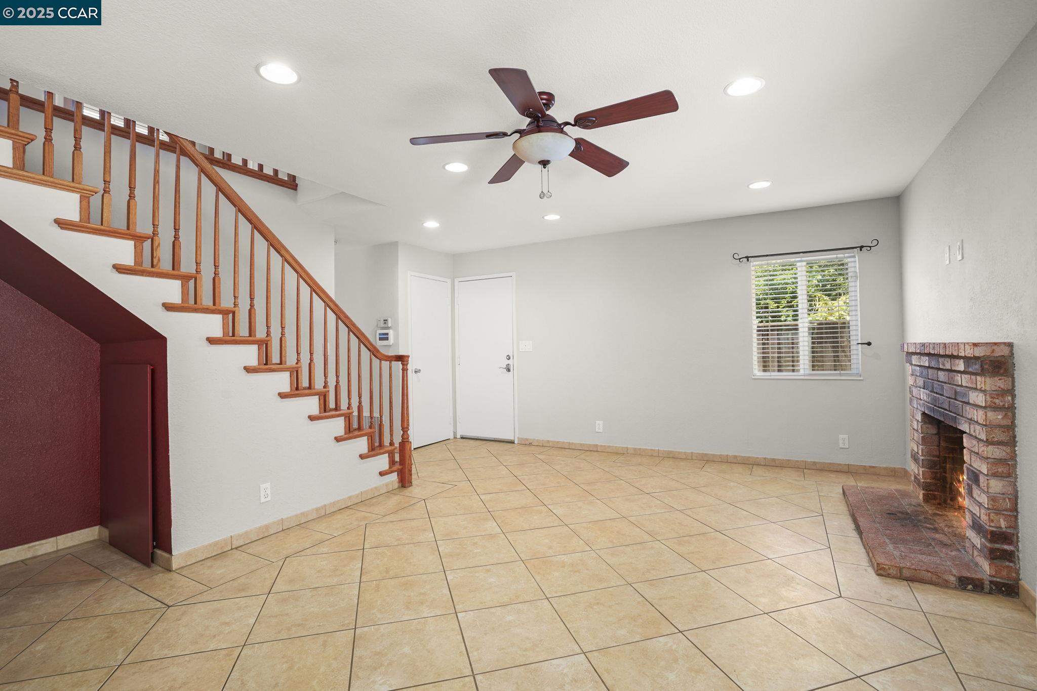 Detail Gallery Image 11 of 32 For 89 Cormorant Court, Martinez,  CA 94553 - 3 Beds | 2/1 Baths