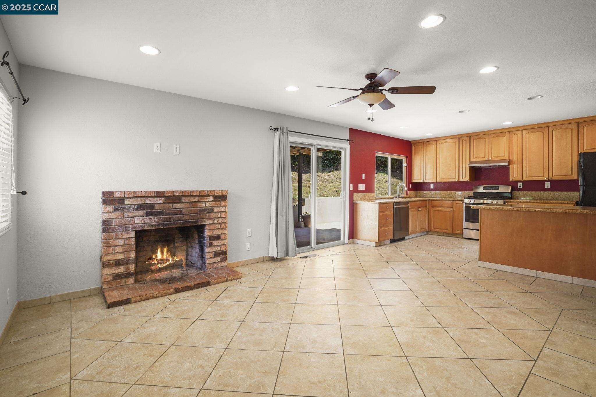 Detail Gallery Image 12 of 32 For 89 Cormorant Court, Martinez,  CA 94553 - 3 Beds | 2/1 Baths