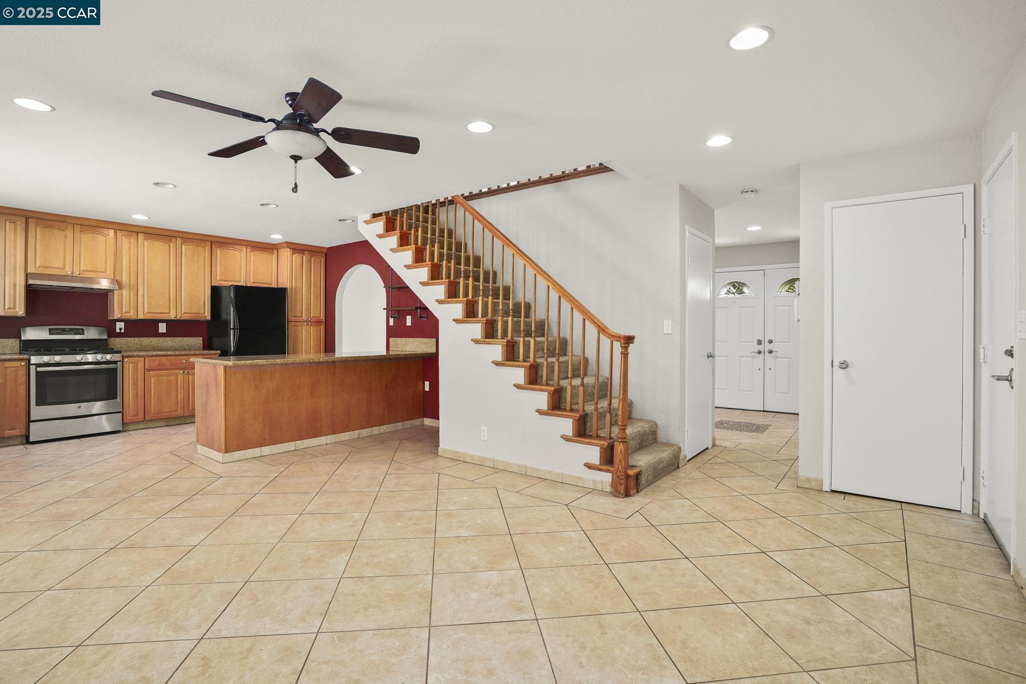 Detail Gallery Image 13 of 32 For 89 Cormorant Court, Martinez,  CA 94553 - 3 Beds | 2/1 Baths