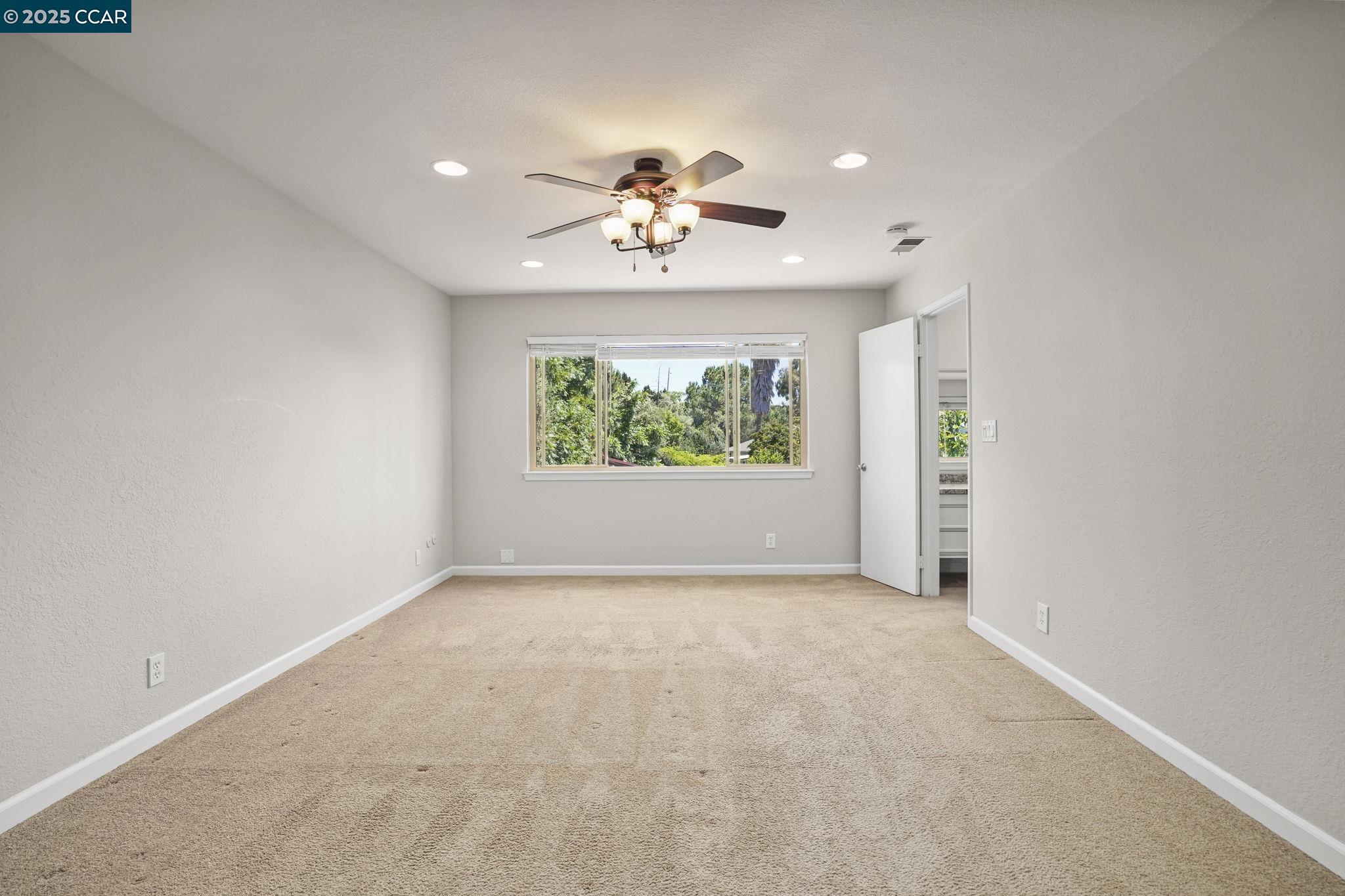 Detail Gallery Image 15 of 32 For 89 Cormorant Court, Martinez,  CA 94553 - 3 Beds | 2/1 Baths