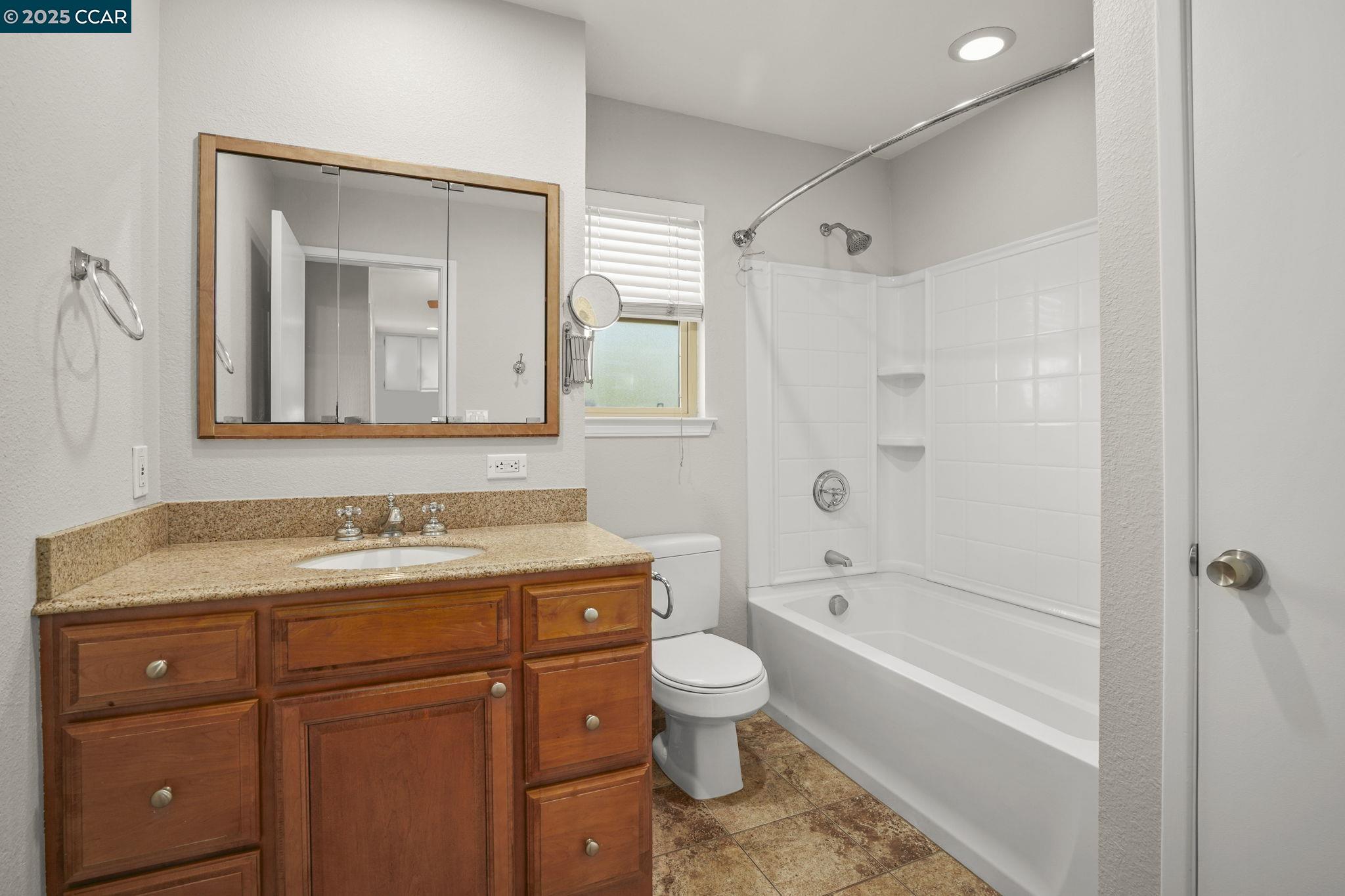 Detail Gallery Image 21 of 32 For 89 Cormorant Court, Martinez,  CA 94553 - 3 Beds | 2/1 Baths