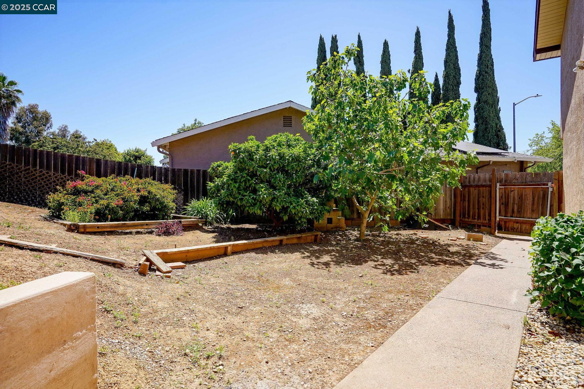 Detail Gallery Image 28 of 32 For 89 Cormorant Court, Martinez,  CA 94553 - 3 Beds | 2/1 Baths