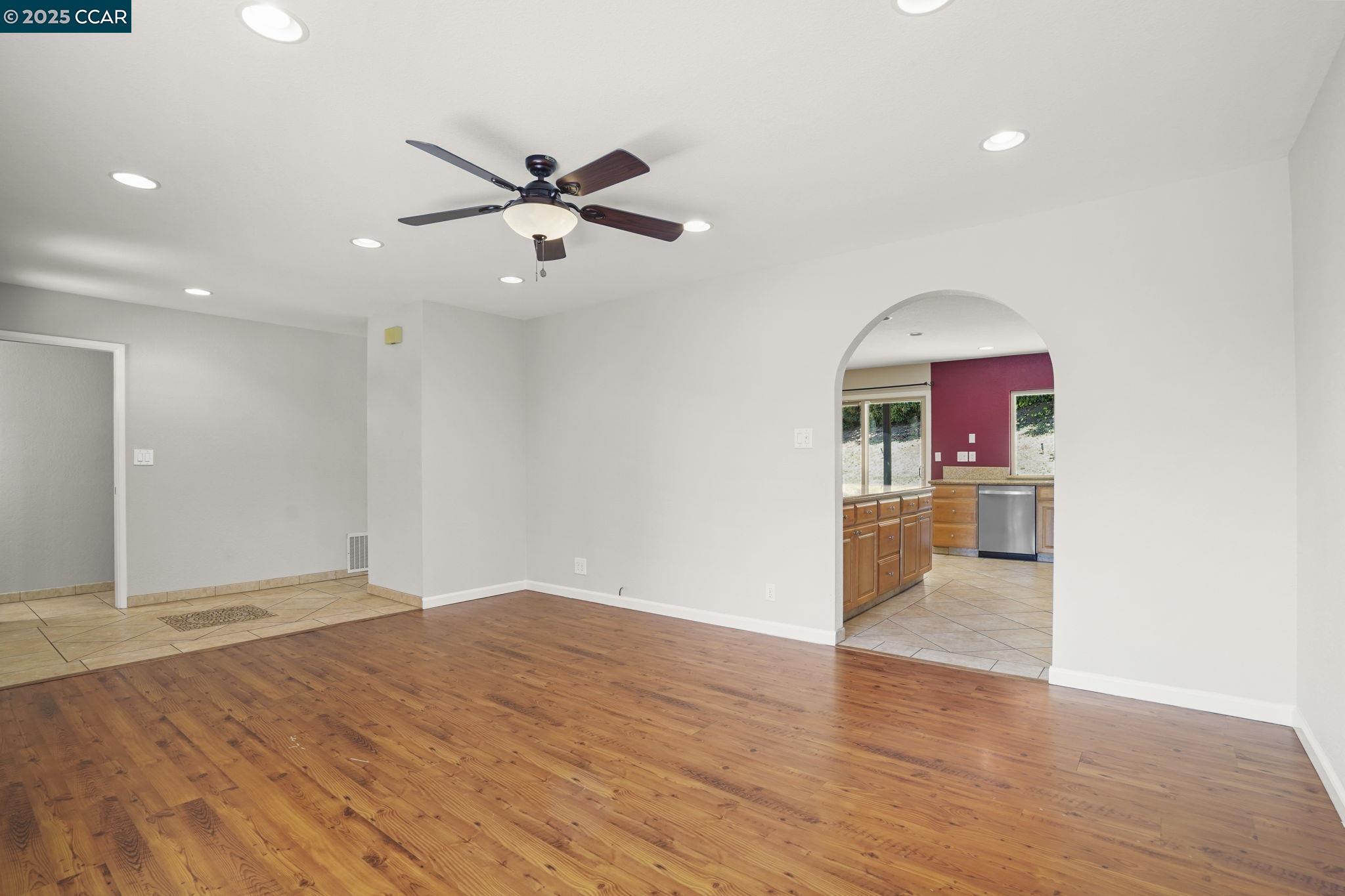 Detail Gallery Image 6 of 32 For 89 Cormorant Court, Martinez,  CA 94553 - 3 Beds | 2/1 Baths