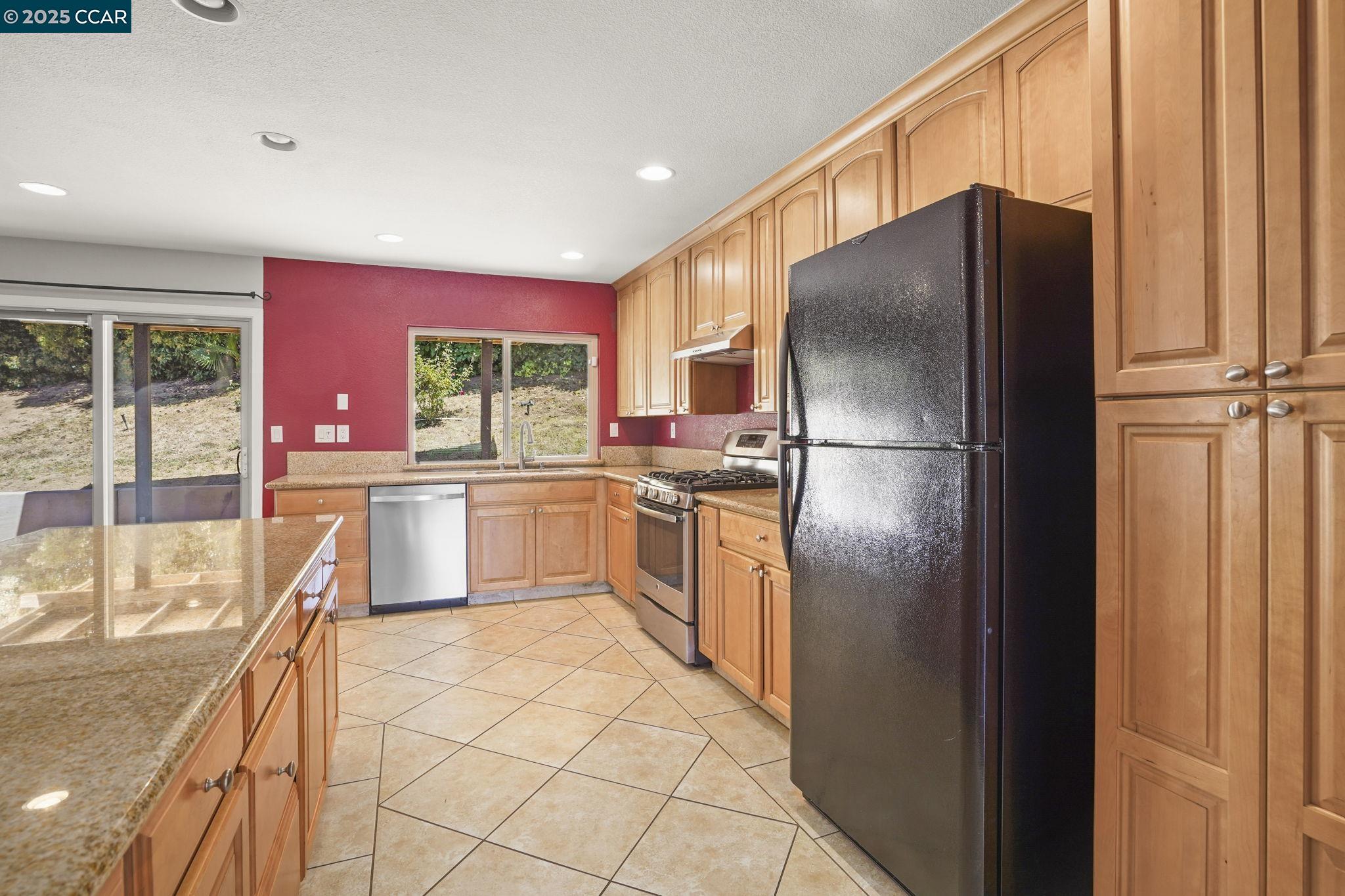Detail Gallery Image 7 of 32 For 89 Cormorant Court, Martinez,  CA 94553 - 3 Beds | 2/1 Baths