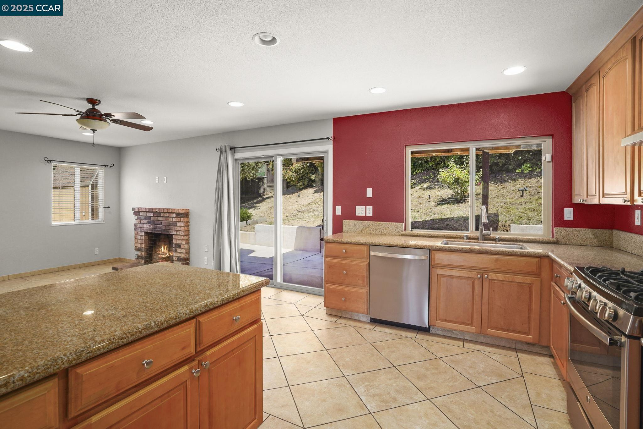 Detail Gallery Image 10 of 32 For 89 Cormorant Court, Martinez,  CA 94553 - 3 Beds | 2/1 Baths