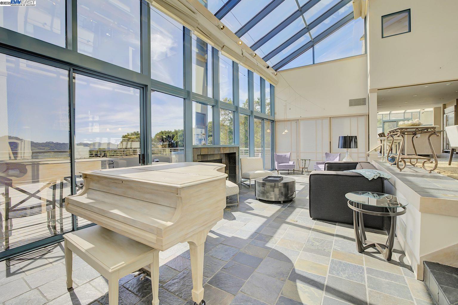 Detail Gallery Image 11 of 46 For 319 Tappan Ter, Orinda,  CA 94563 - 5 Beds | 4/1 Baths