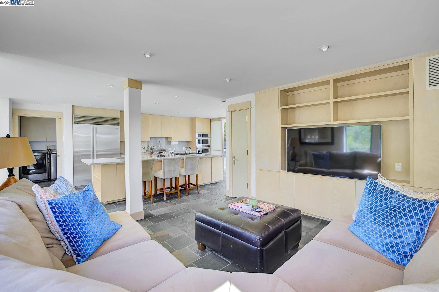 Detail Gallery Image 20 of 46 For 319 Tappan Ter, Orinda,  CA 94563 - 5 Beds | 4/1 Baths