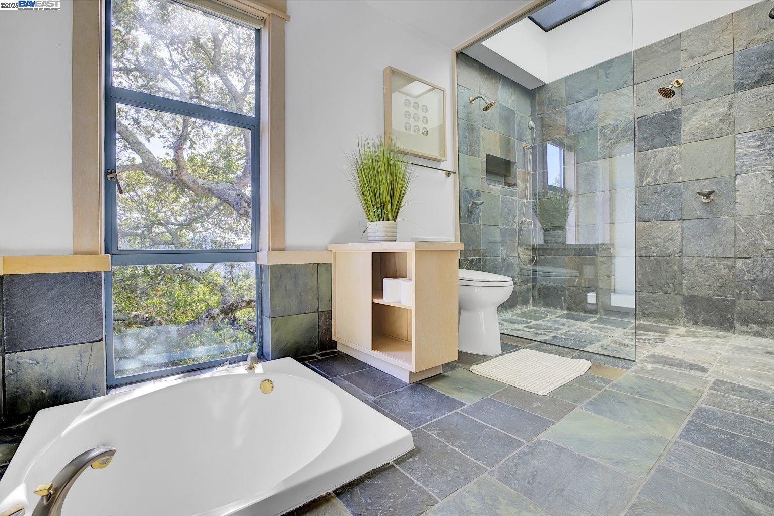 Detail Gallery Image 24 of 46 For 319 Tappan Ter, Orinda,  CA 94563 - 5 Beds | 4/1 Baths