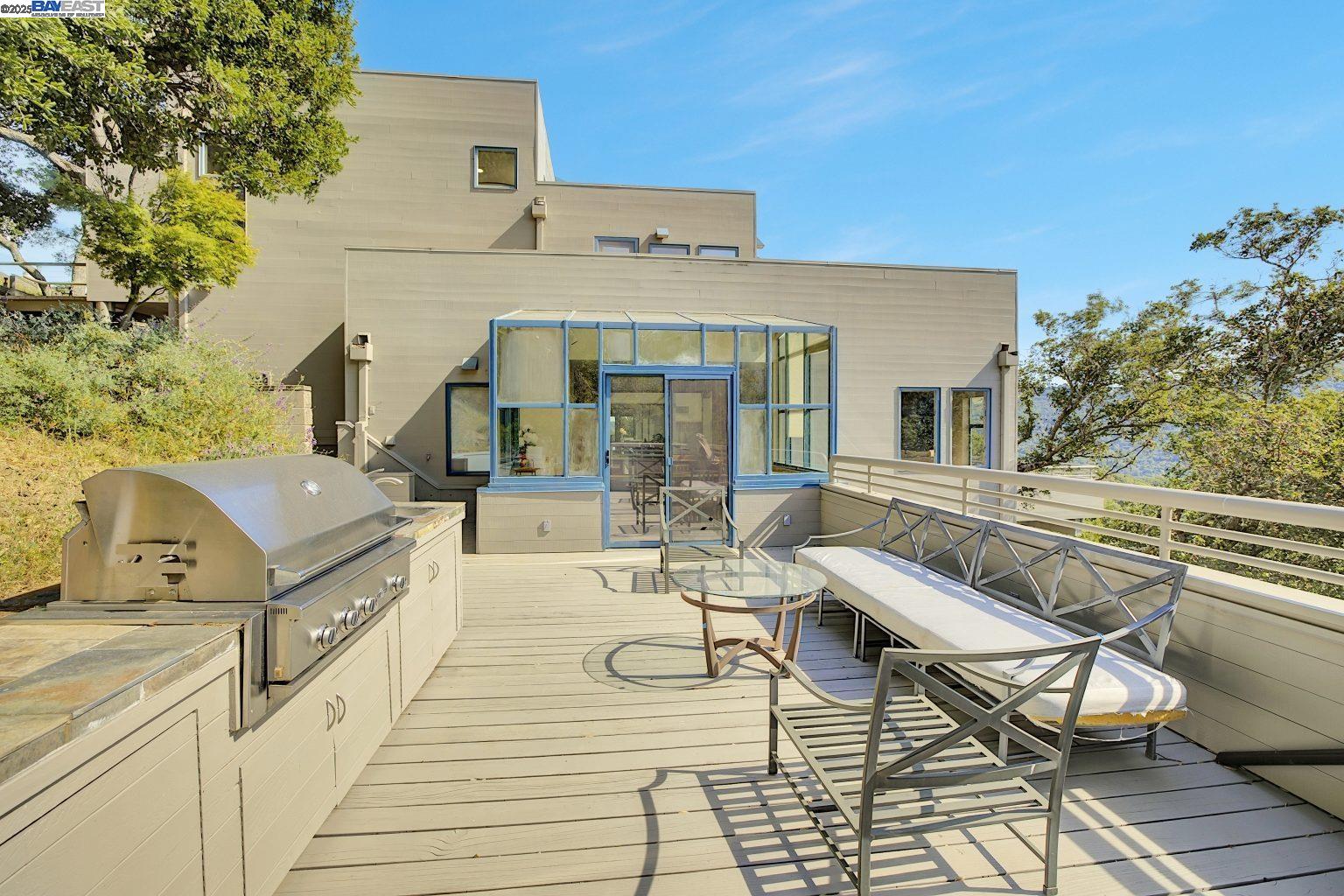 Detail Gallery Image 40 of 46 For 319 Tappan Ter, Orinda,  CA 94563 - 5 Beds | 4/1 Baths