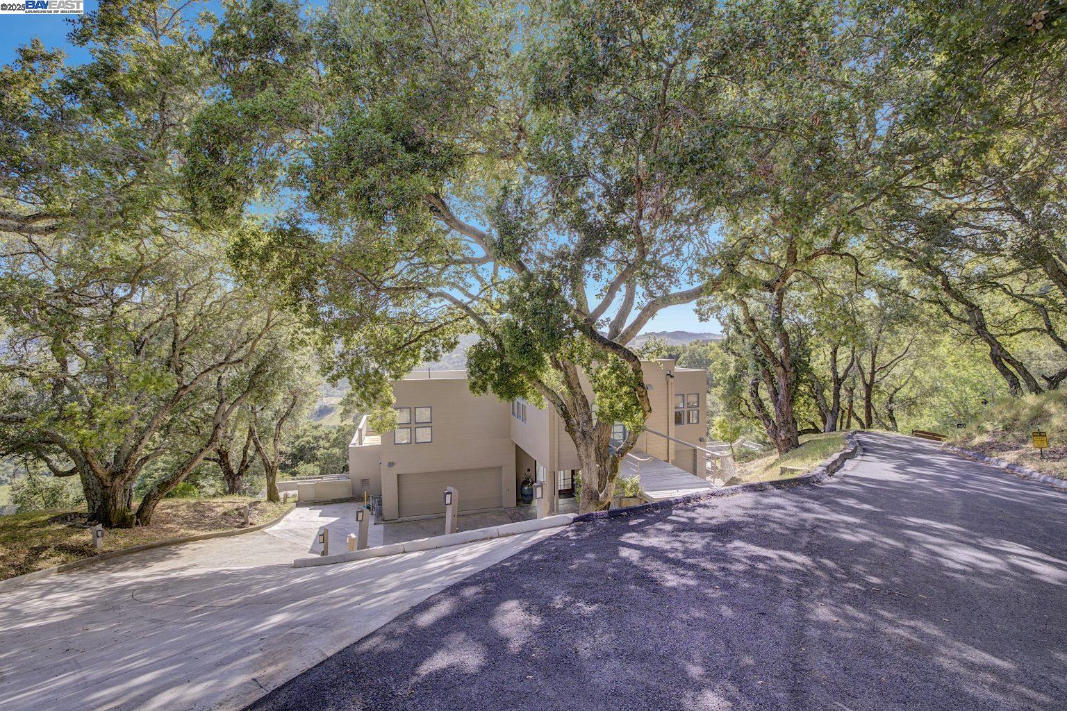 Detail Gallery Image 5 of 46 For 319 Tappan Ter, Orinda,  CA 94563 - 5 Beds | 4/1 Baths