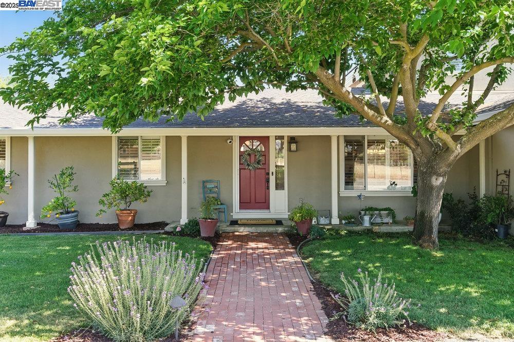 Detail Gallery Image 4 of 60 For 2680 Marina Ave., Livermore,  CA 94550 - 4 Beds | 3/1 Baths