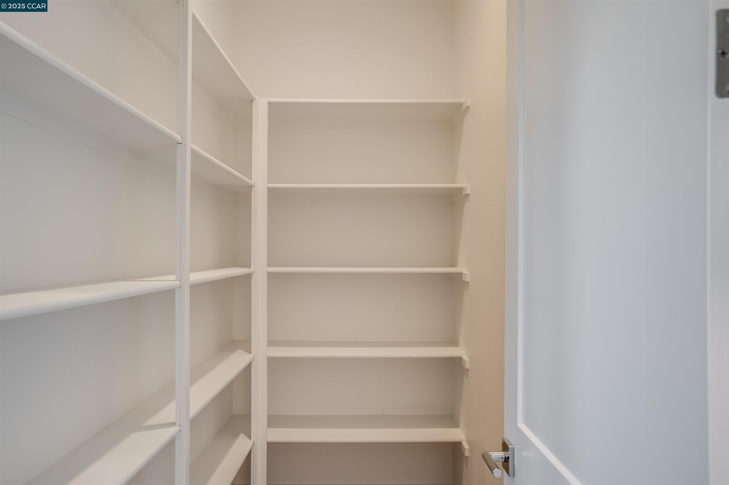 Detail Gallery Image 4 of 39 For 1567 Aloha Lane, Tracy,  CA 95377 - 3 Beds | 2/1 Baths