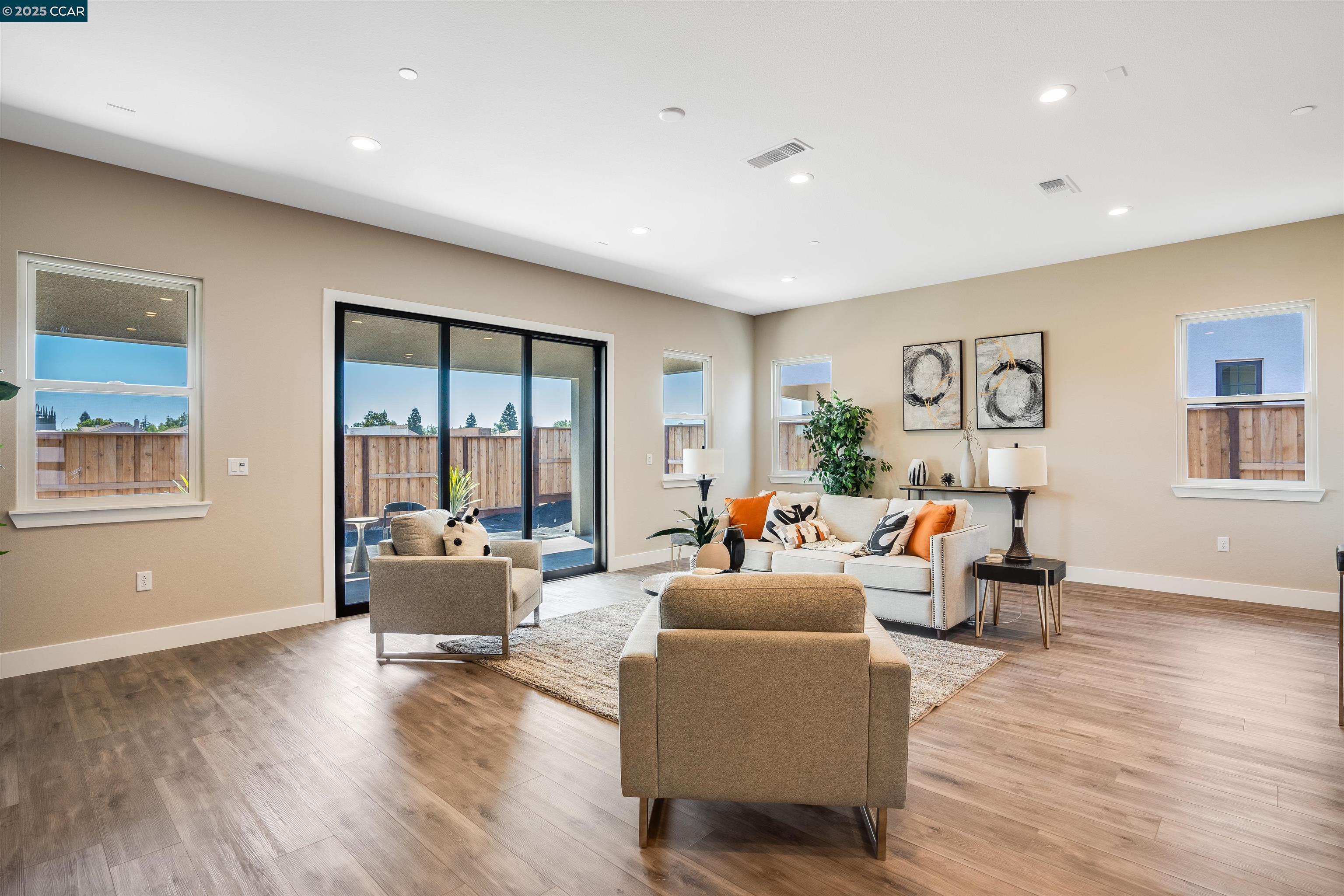 Detail Gallery Image 8 of 39 For 1567 Aloha Lane, Tracy,  CA 95377 - 3 Beds | 2/1 Baths