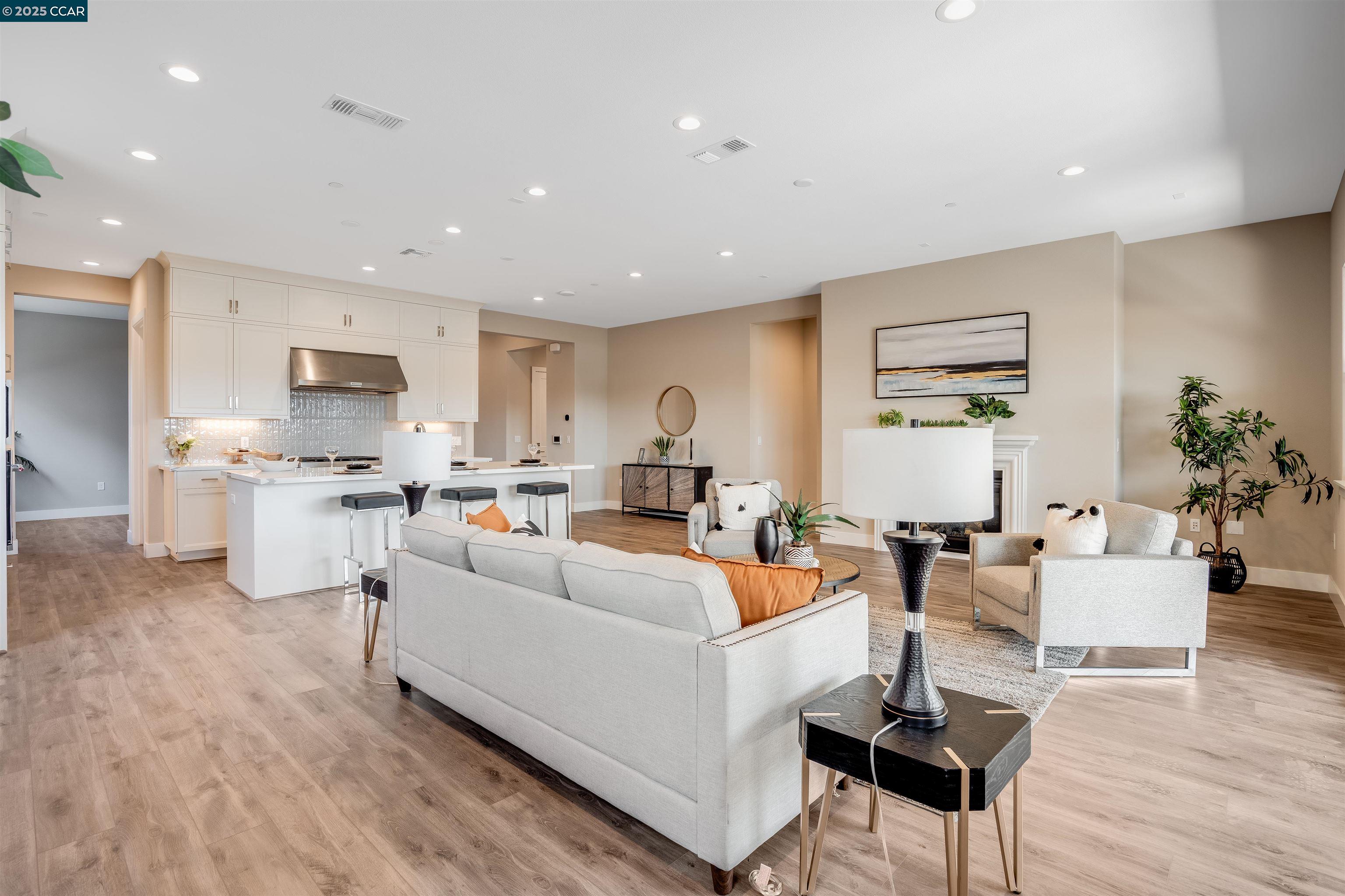 Detail Gallery Image 10 of 39 For 1567 Aloha Lane, Tracy,  CA 95377 - 3 Beds | 2/1 Baths