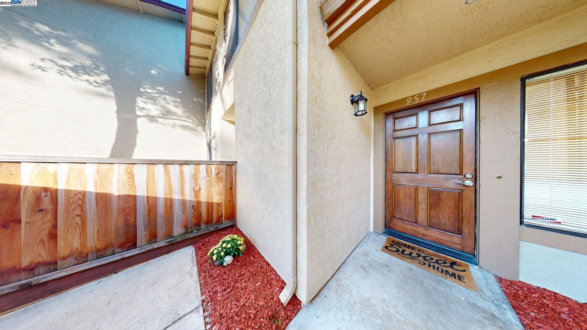 Detail Gallery Image 1 of 56 For 957 Huntington Cmn, Fremont,  CA 94536 - 2 Beds | 2/1 Baths