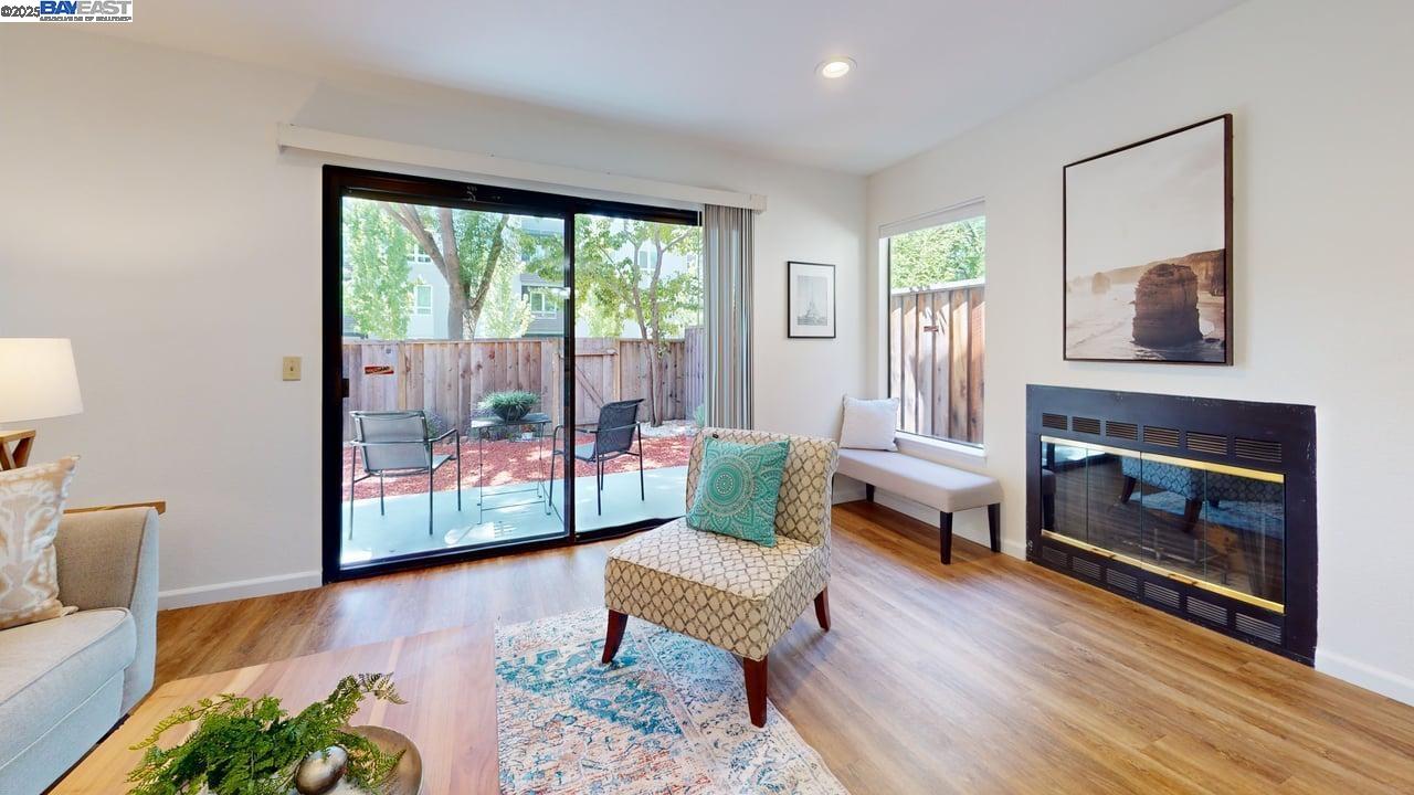 Detail Gallery Image 12 of 56 For 957 Huntington Cmn, Fremont,  CA 94536 - 2 Beds | 2/1 Baths