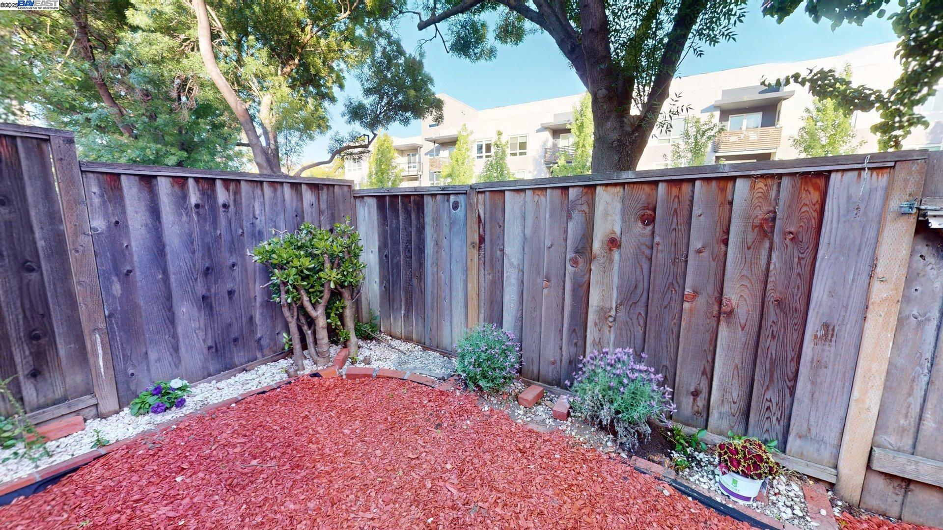 Detail Gallery Image 49 of 56 For 957 Huntington Cmn, Fremont,  CA 94536 - 2 Beds | 2/1 Baths