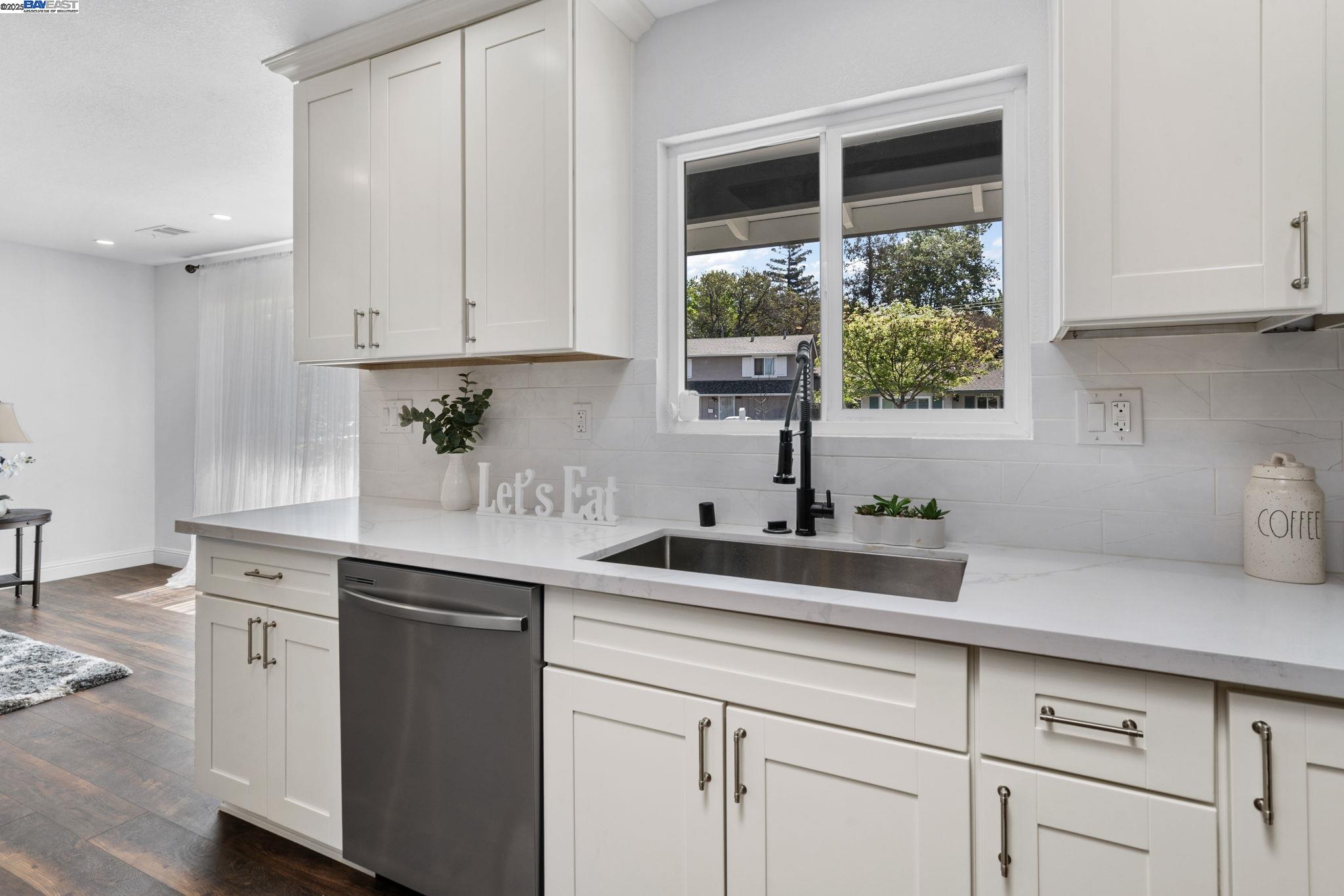 Detail Gallery Image 11 of 49 For 4189 Ogden Dr, Fremont,  CA 94538 - 4 Beds | 2 Baths
