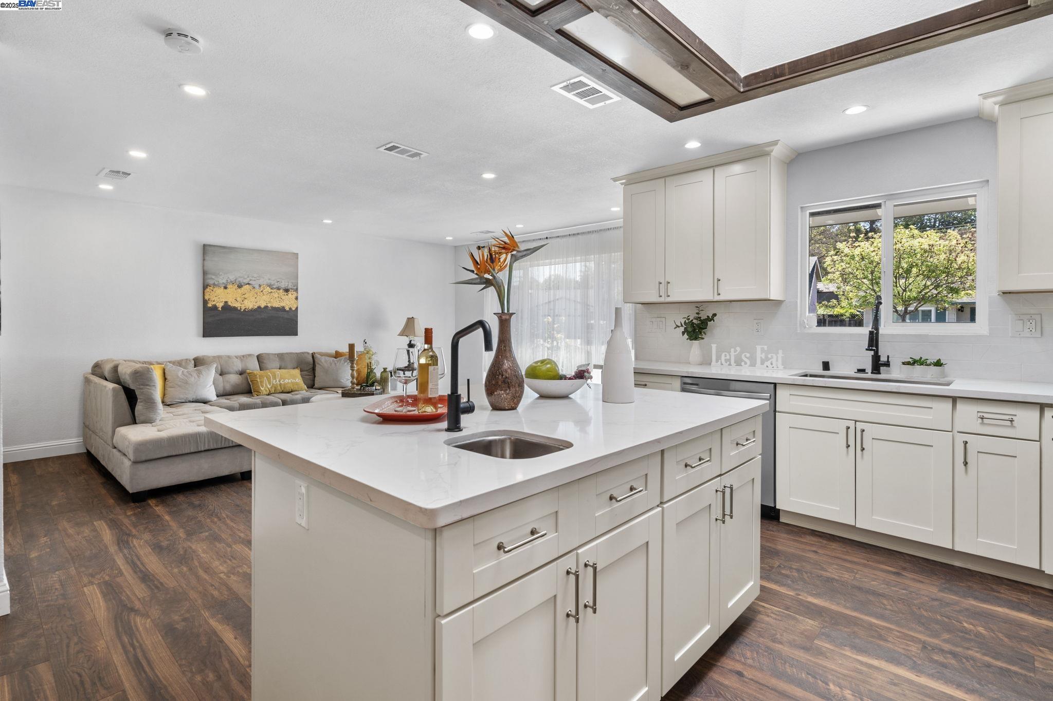 Detail Gallery Image 13 of 49 For 4189 Ogden Dr, Fremont,  CA 94538 - 4 Beds | 2 Baths