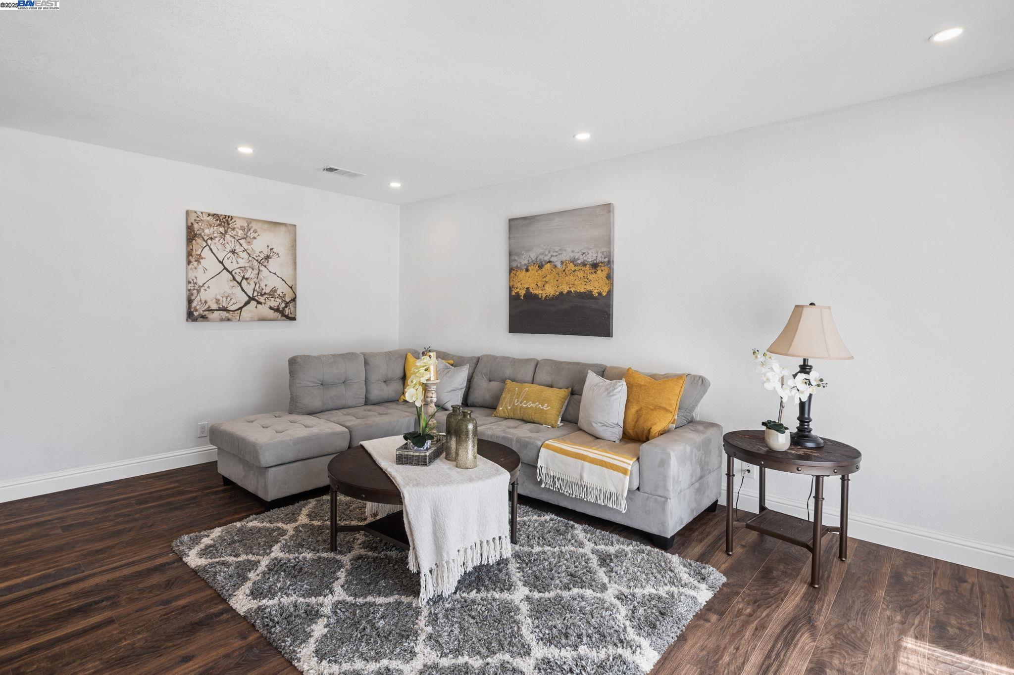 Detail Gallery Image 5 of 49 For 4189 Ogden Dr, Fremont,  CA 94538 - 4 Beds | 2 Baths