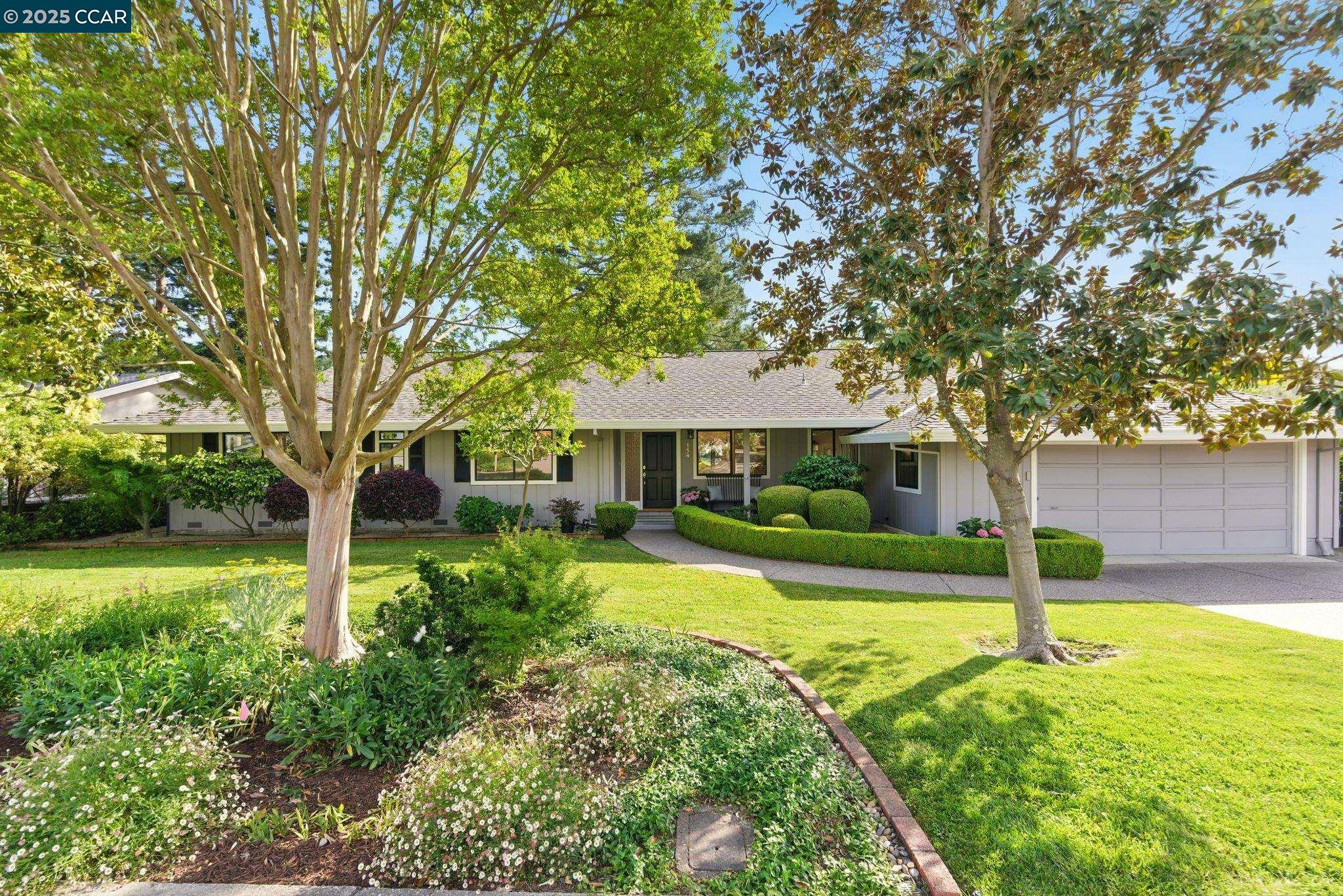 Detail Gallery Image 1 of 1 For 154 Selborne Way, Moraga,  CA 94556 - 4 Beds | 2/1 Baths