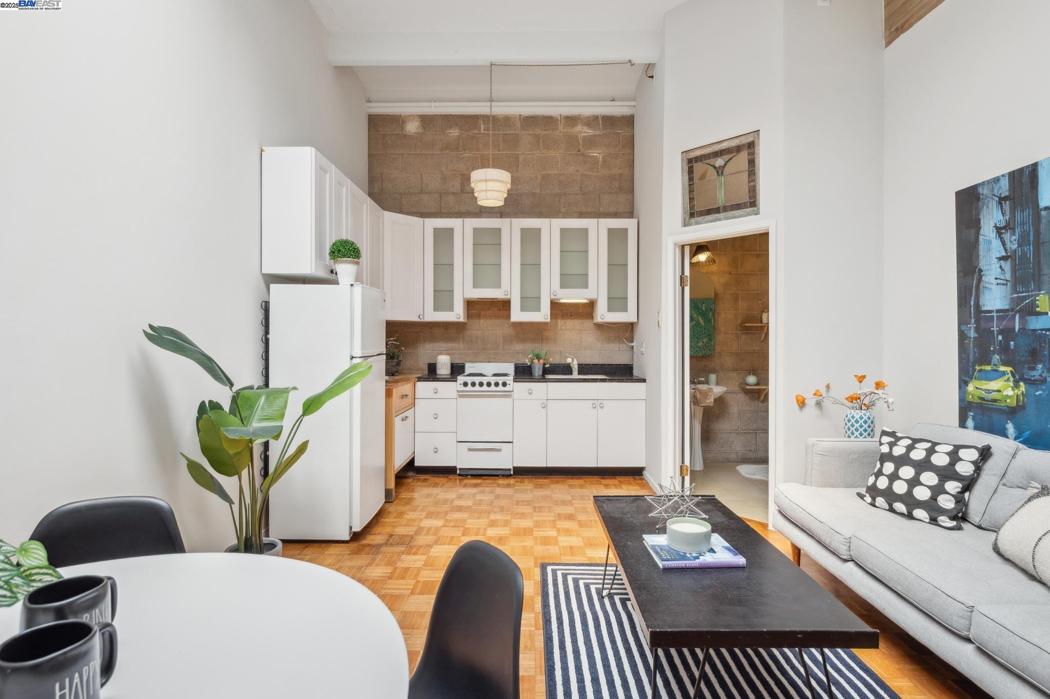 Detail Gallery Image 12 of 46 For 2112 West St #2,  Oakland,  CA 94612 - 2 Beds | 2 Baths